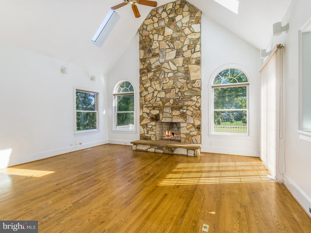 WOODSIDE ESTATES - Residential Lease