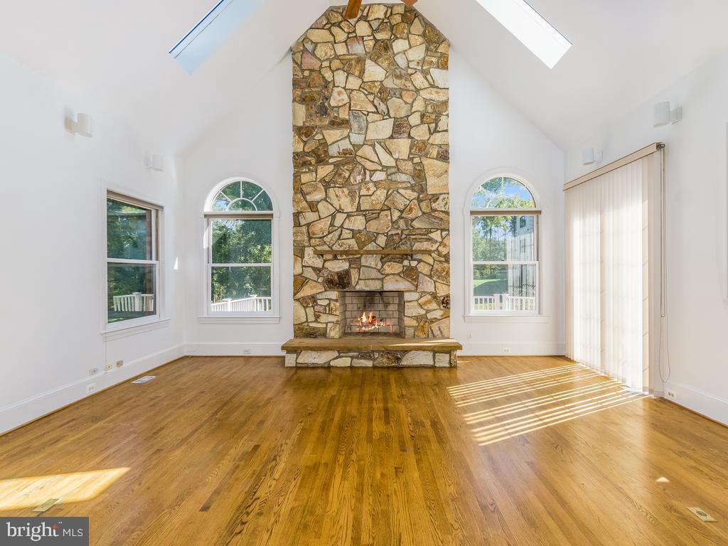 WOODSIDE ESTATES - Residential Lease