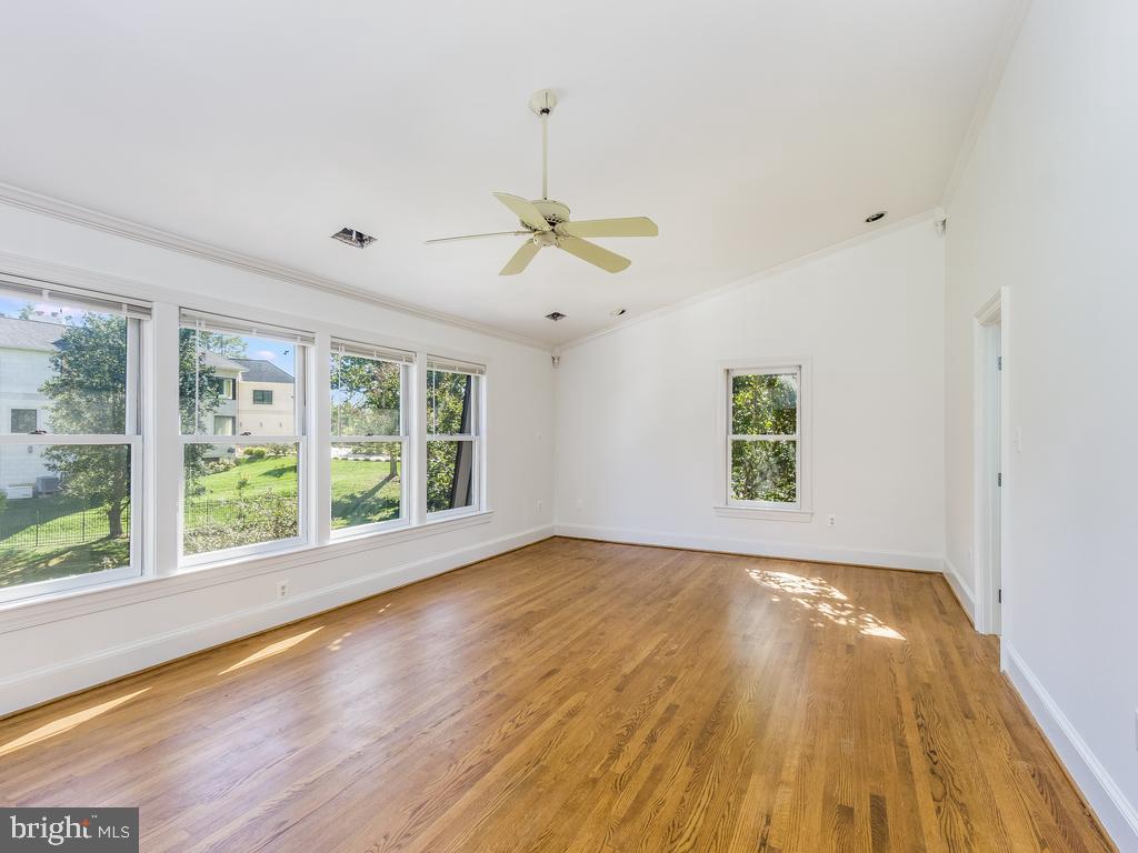 WOODSIDE ESTATES - Residential Lease