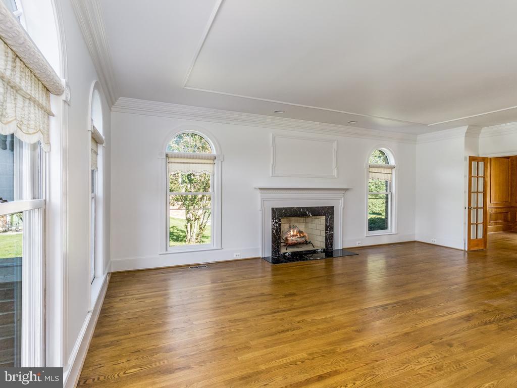 WOODSIDE ESTATES - Residential Lease