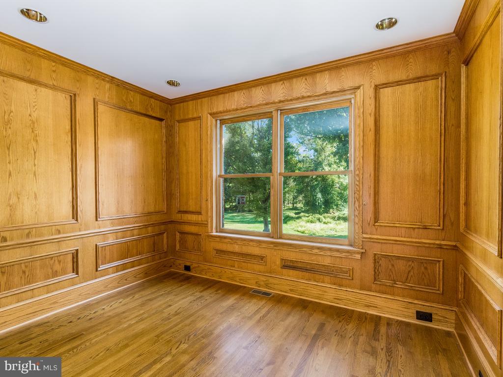 WOODSIDE ESTATES - Residential Lease