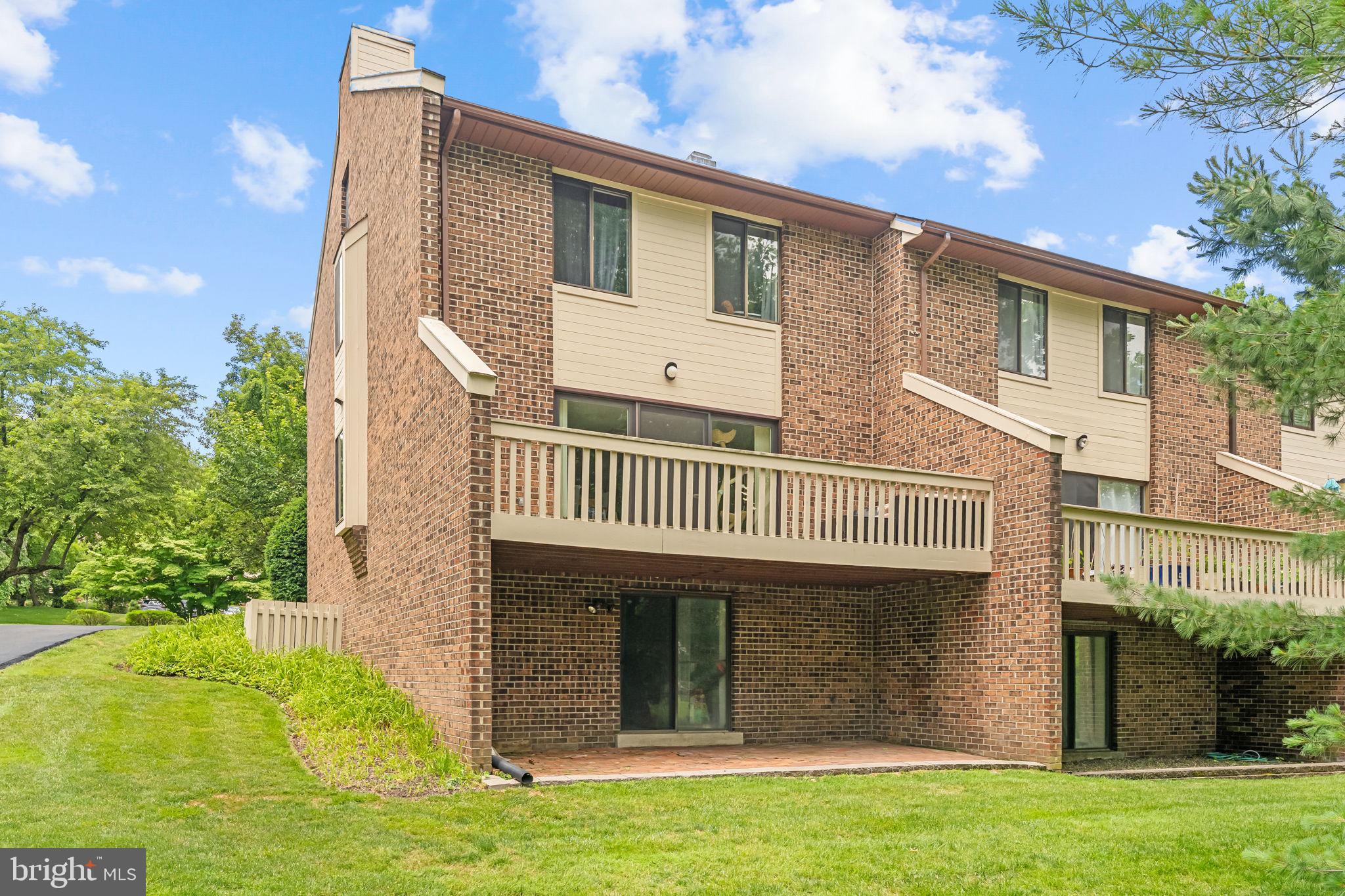10 ELAN LANE