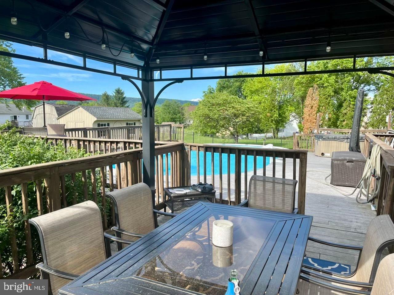 THE MEADOWS - Residential