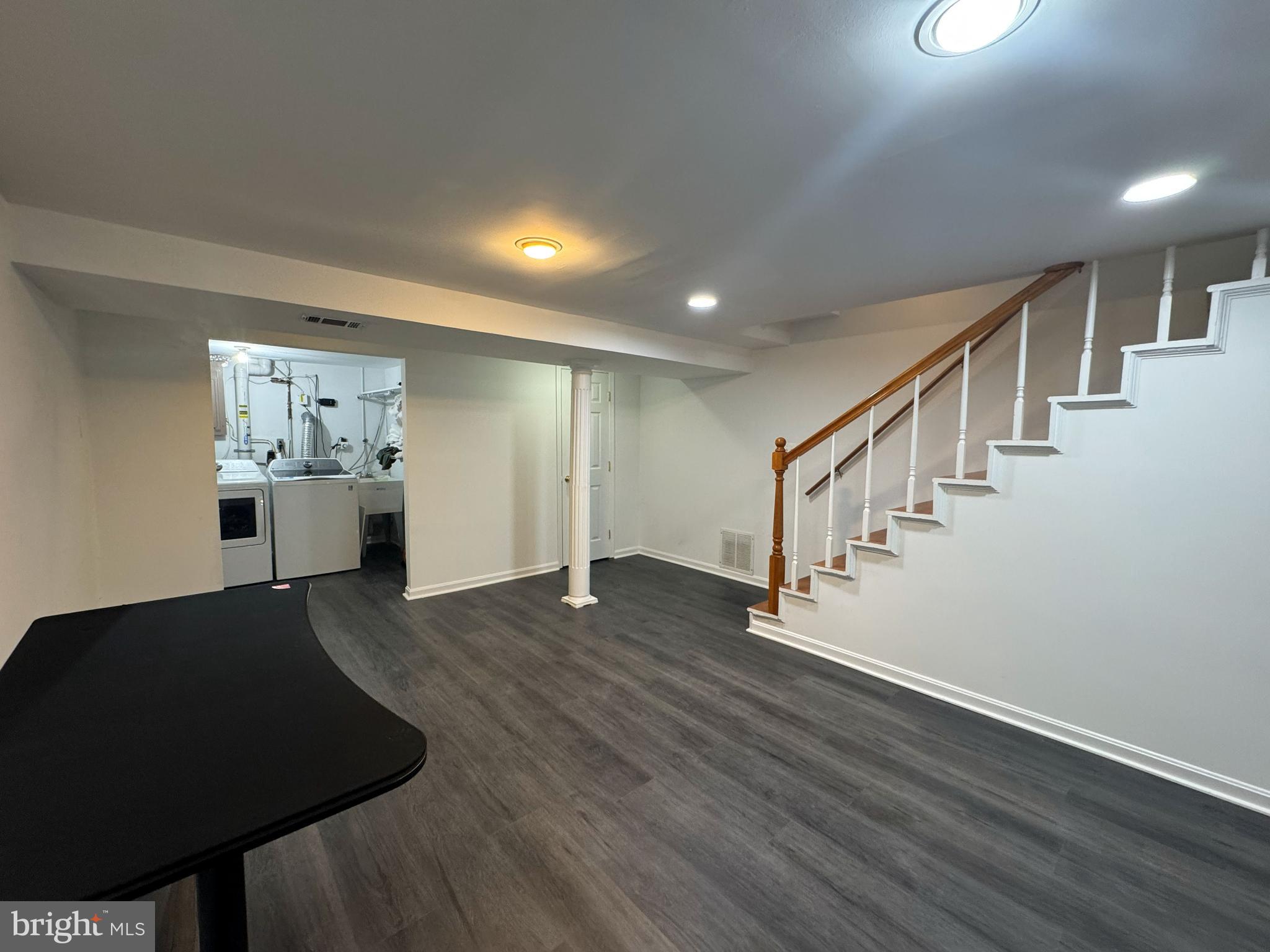 VIENNA WOODS - Residential