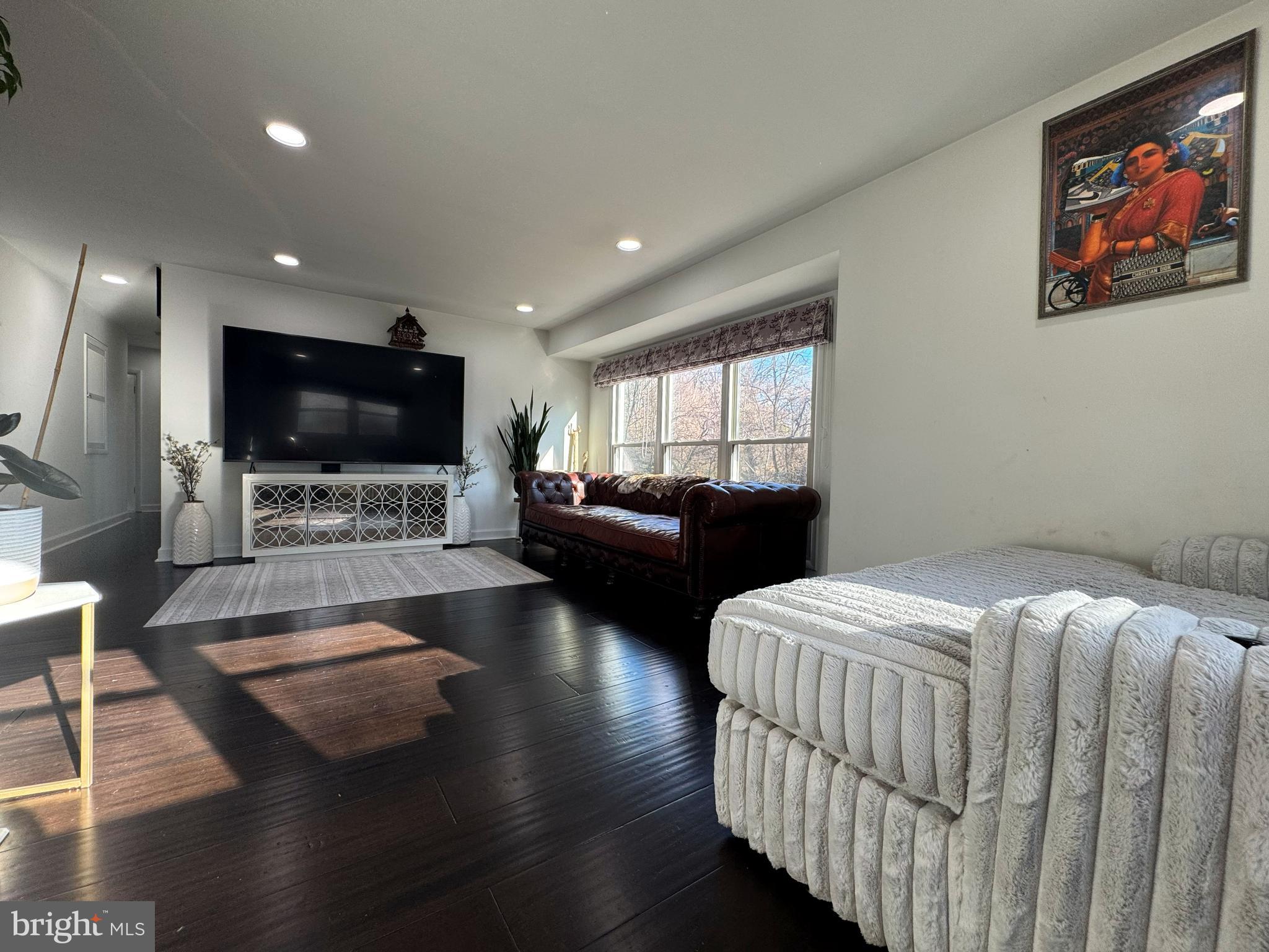 VIENNA WOODS - Residential