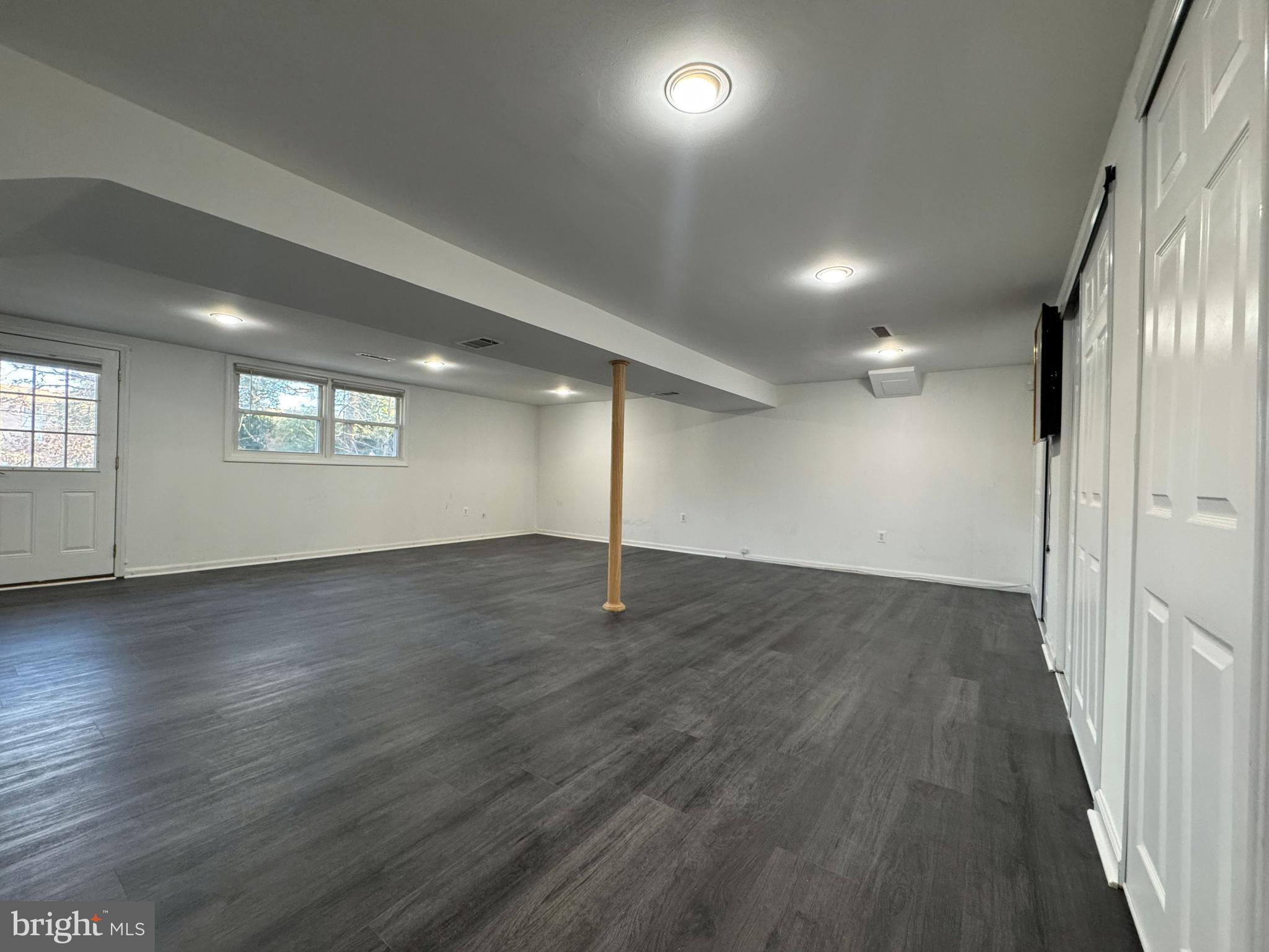 VIENNA WOODS - Residential