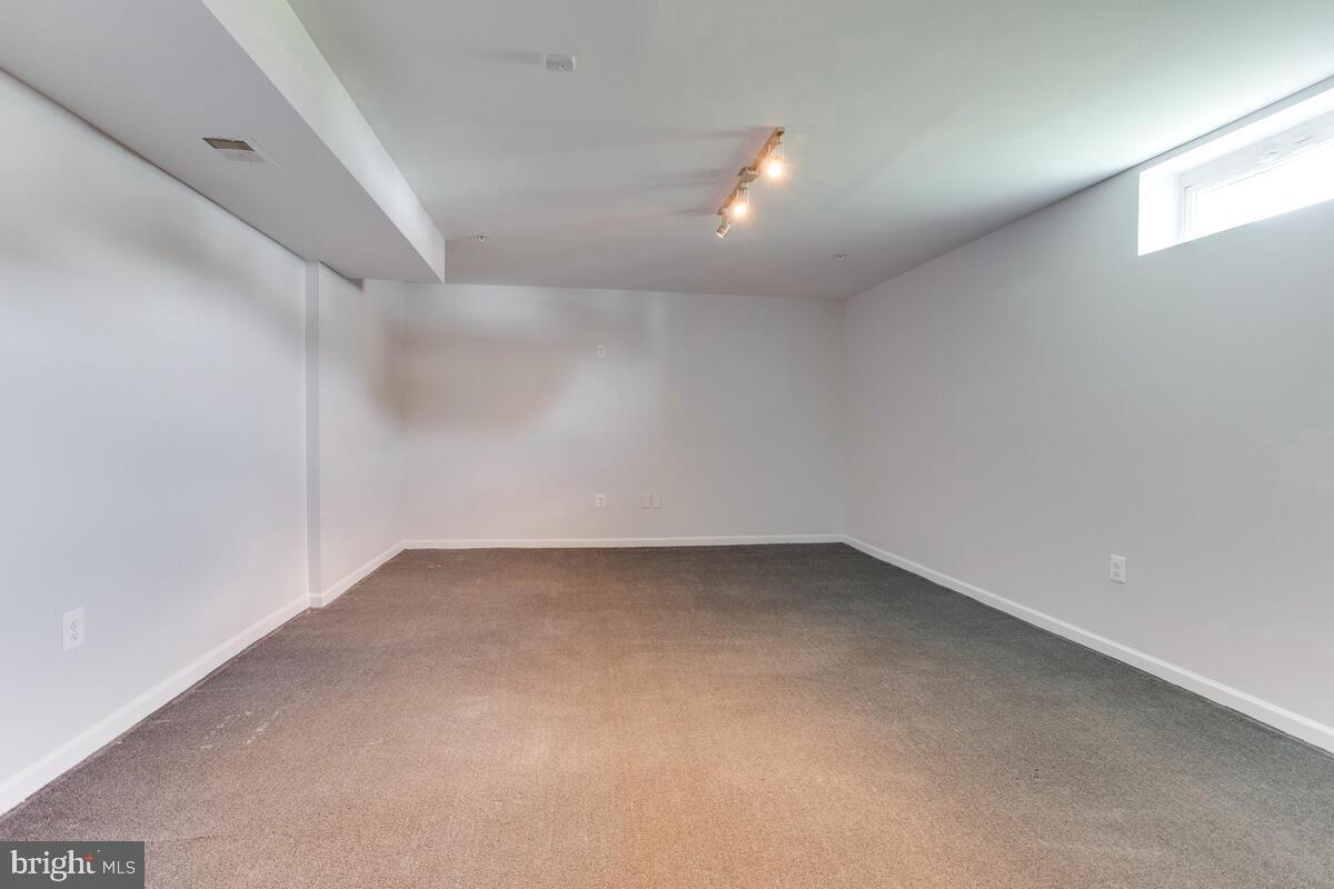 BRENTWOOD - Residential