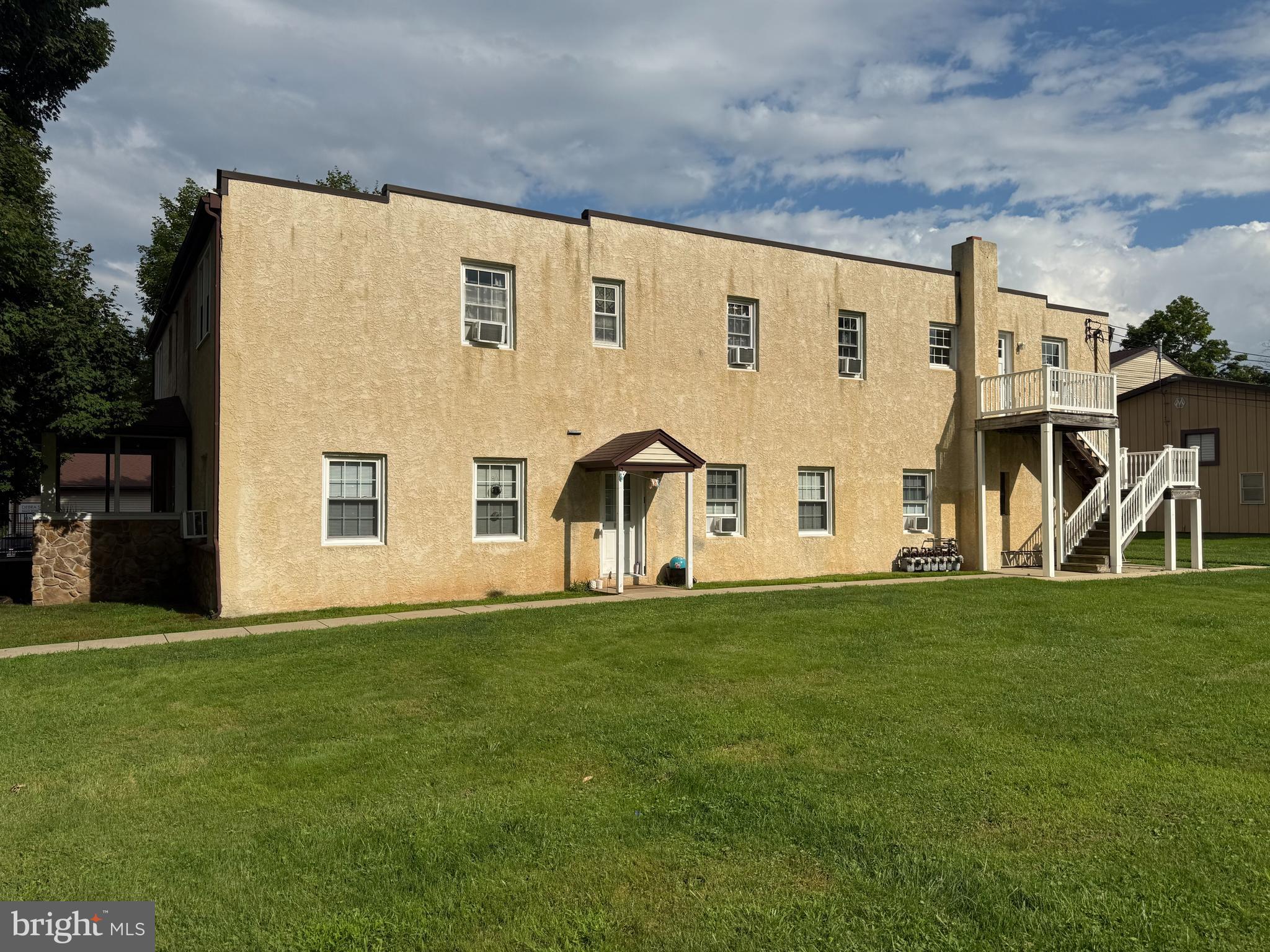 50 WALNUT AVE 2B