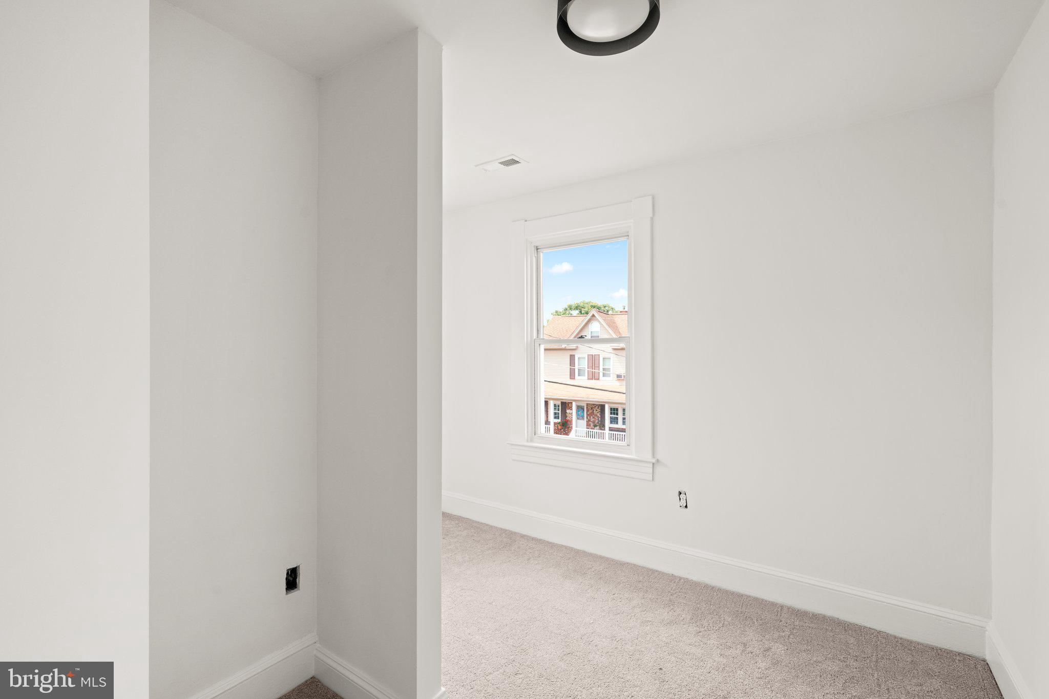 LANDSDOWNE - Residential