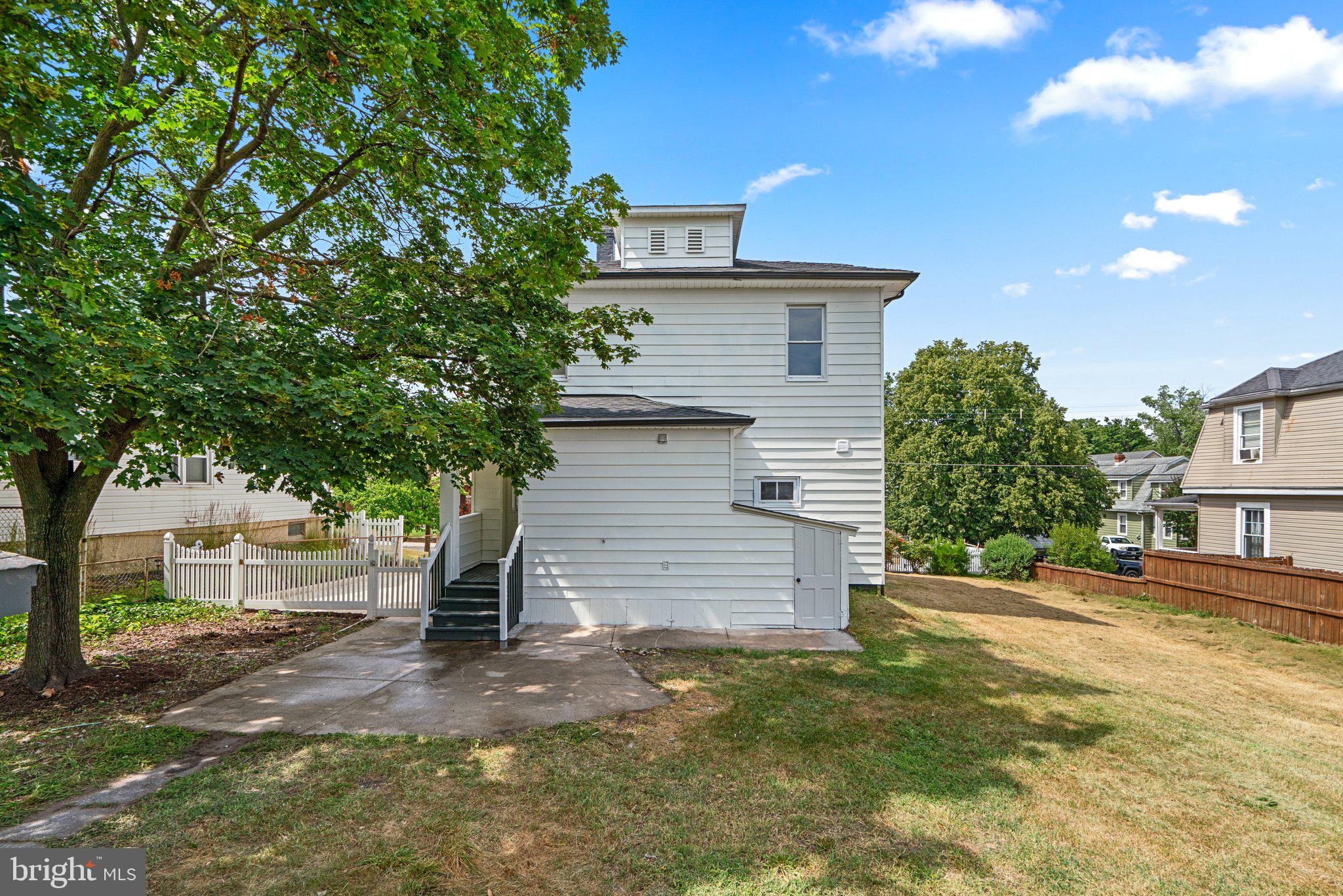 LANDSDOWNE - Residential