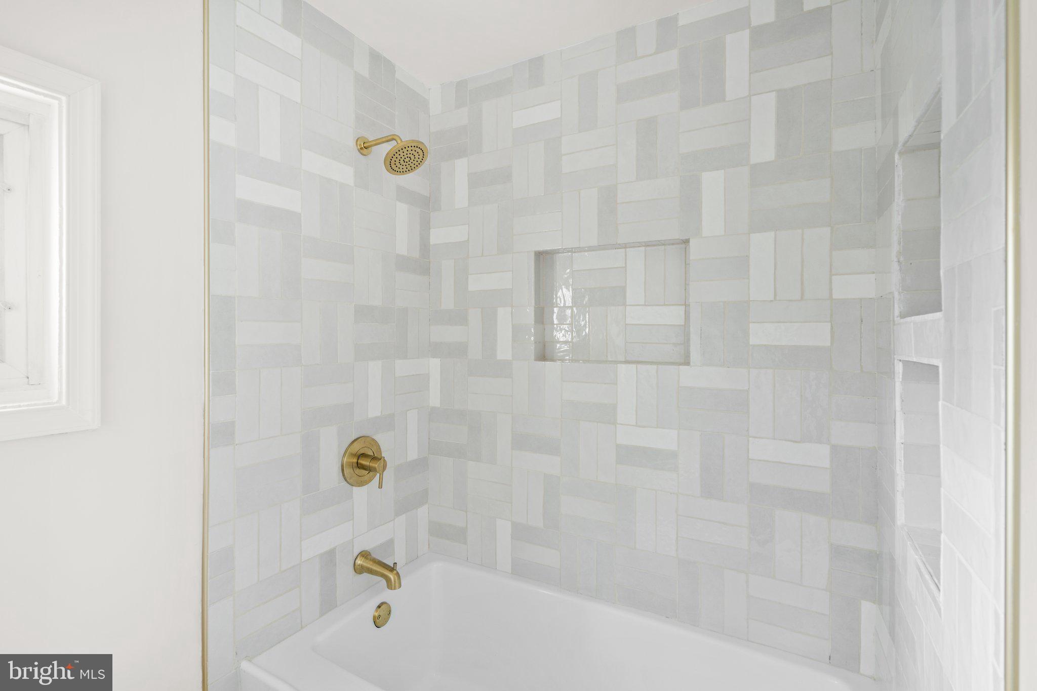 LANDSDOWNE - Residential