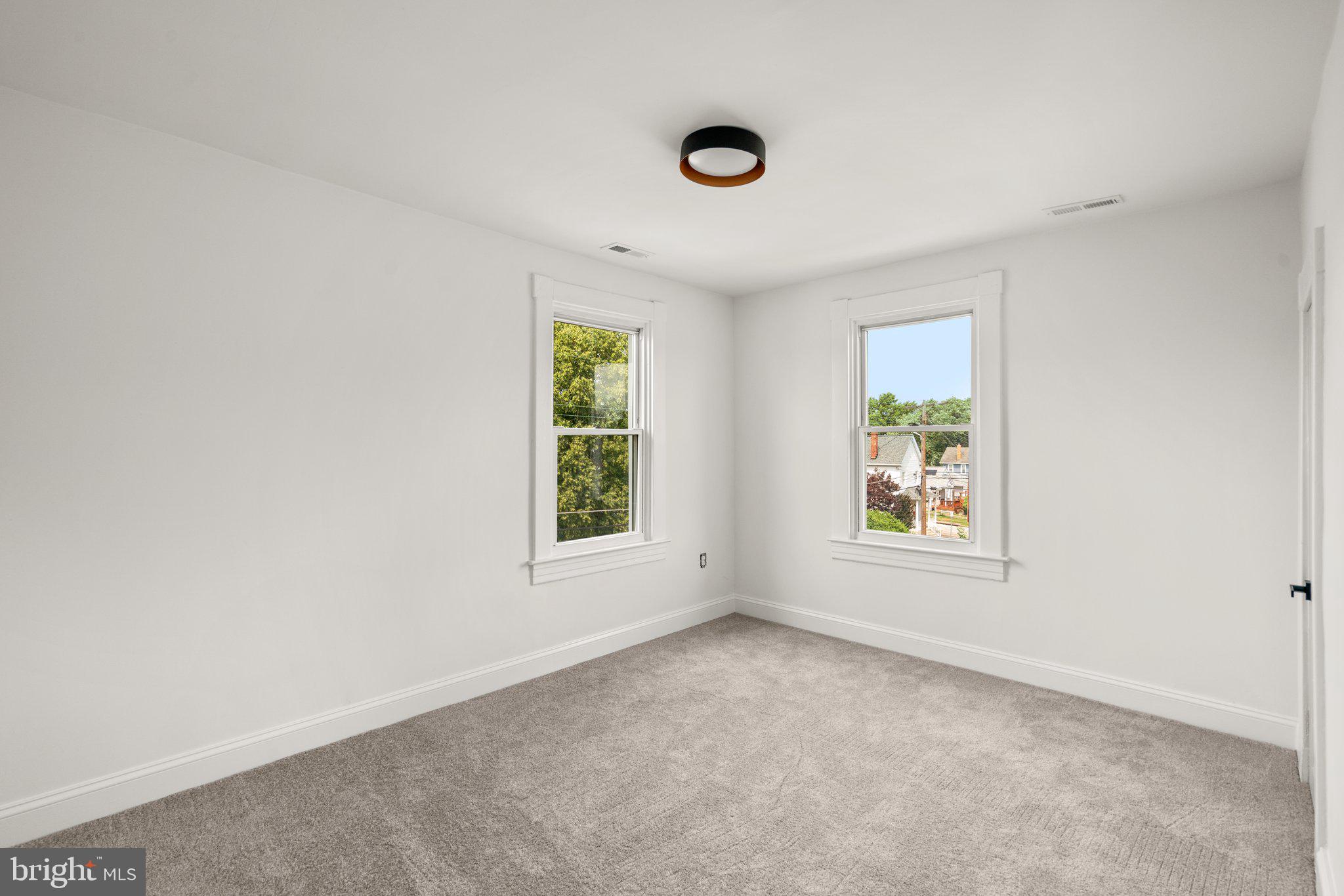 LANDSDOWNE - Residential