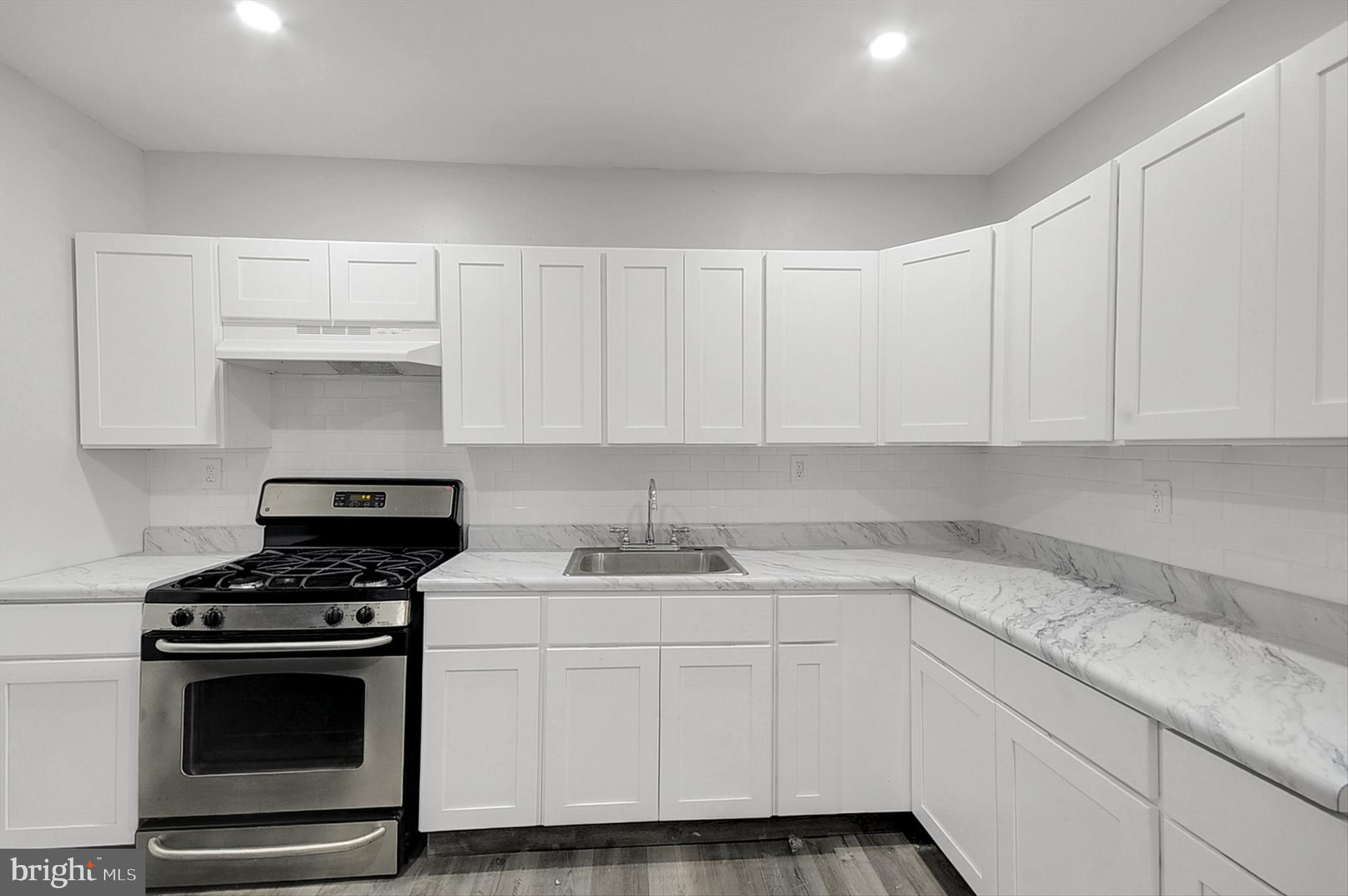 STRAWBERRY MANSION - Residential