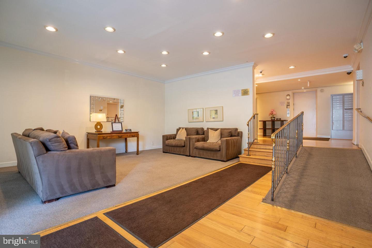 5406 CONNECTICUT AVENUE NW 105