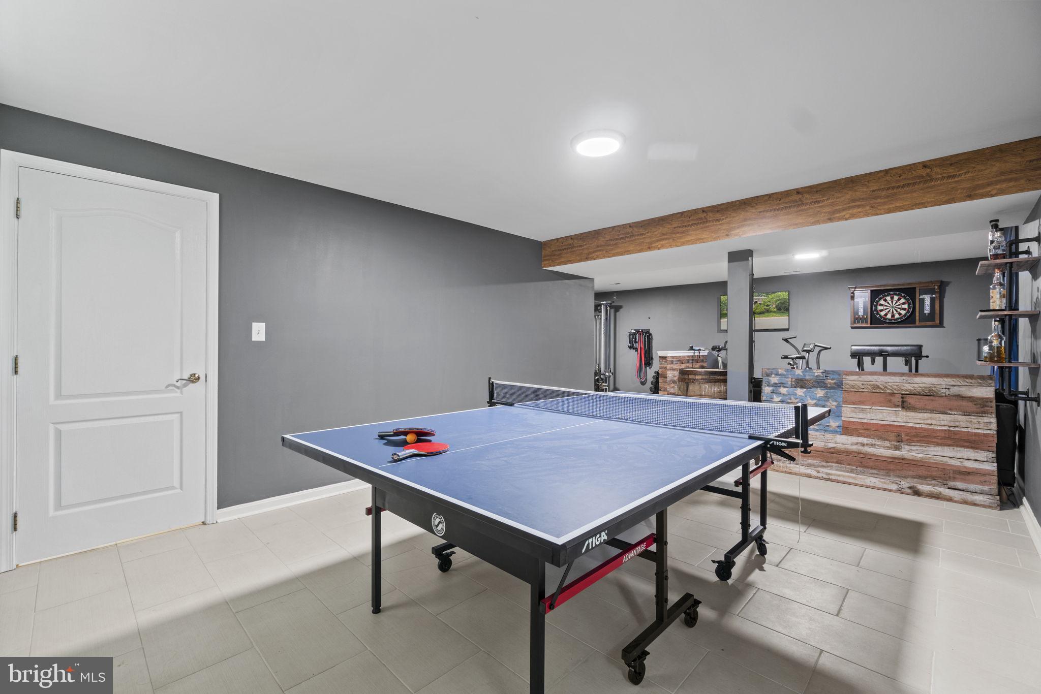 FAIRWAY HILLS - Residential Lease