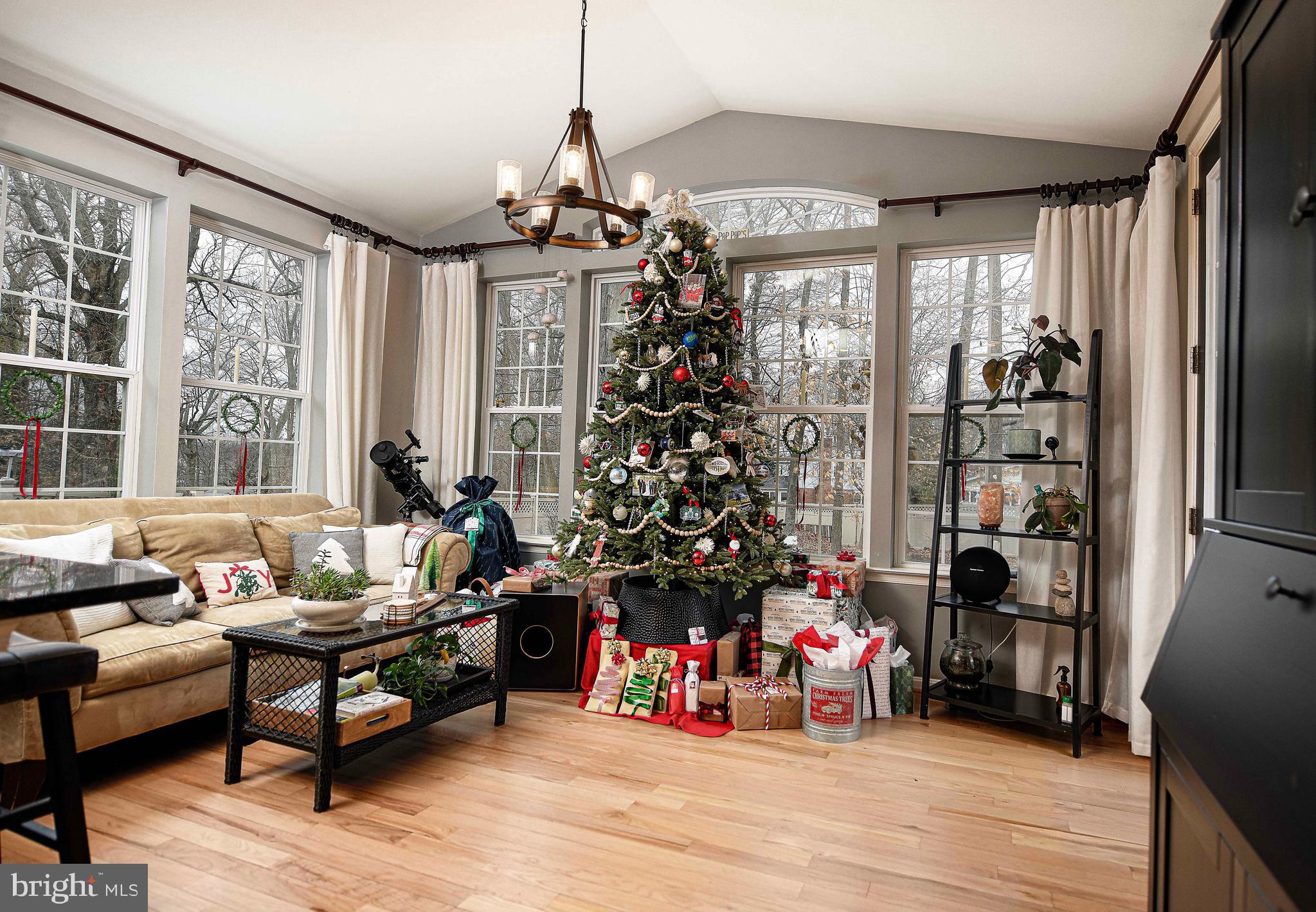 TUCKER WOODS - Residential