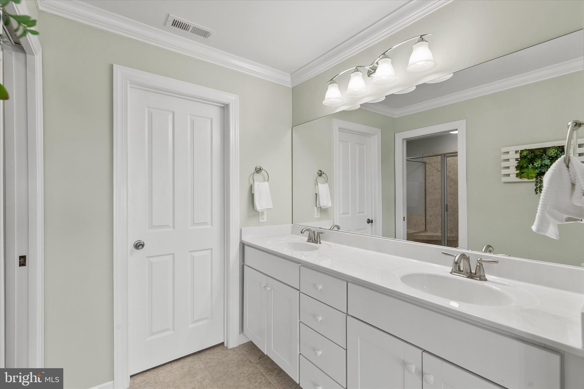 BAYVILLE SHORES - Residential