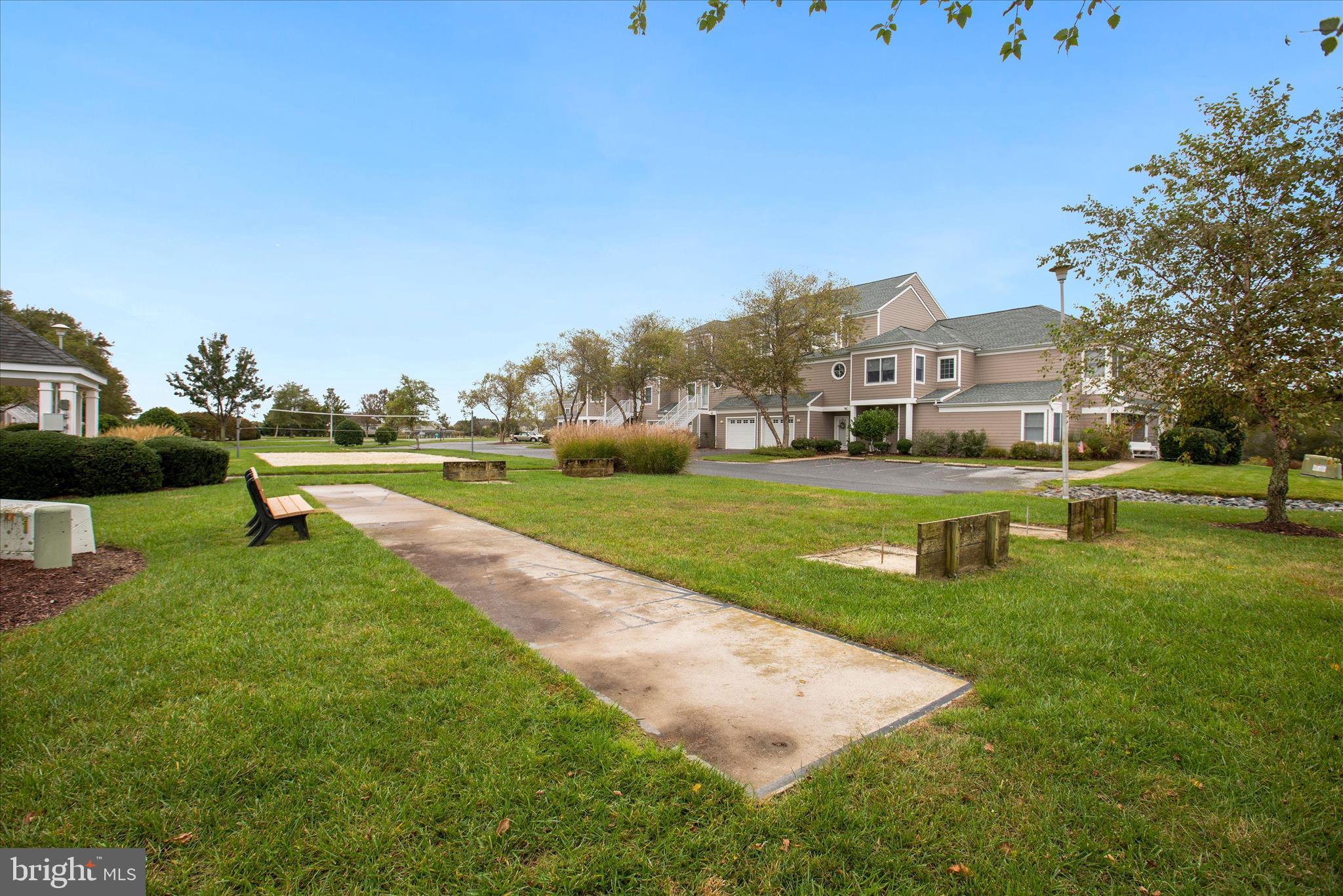 BAYVILLE SHORES - Residential