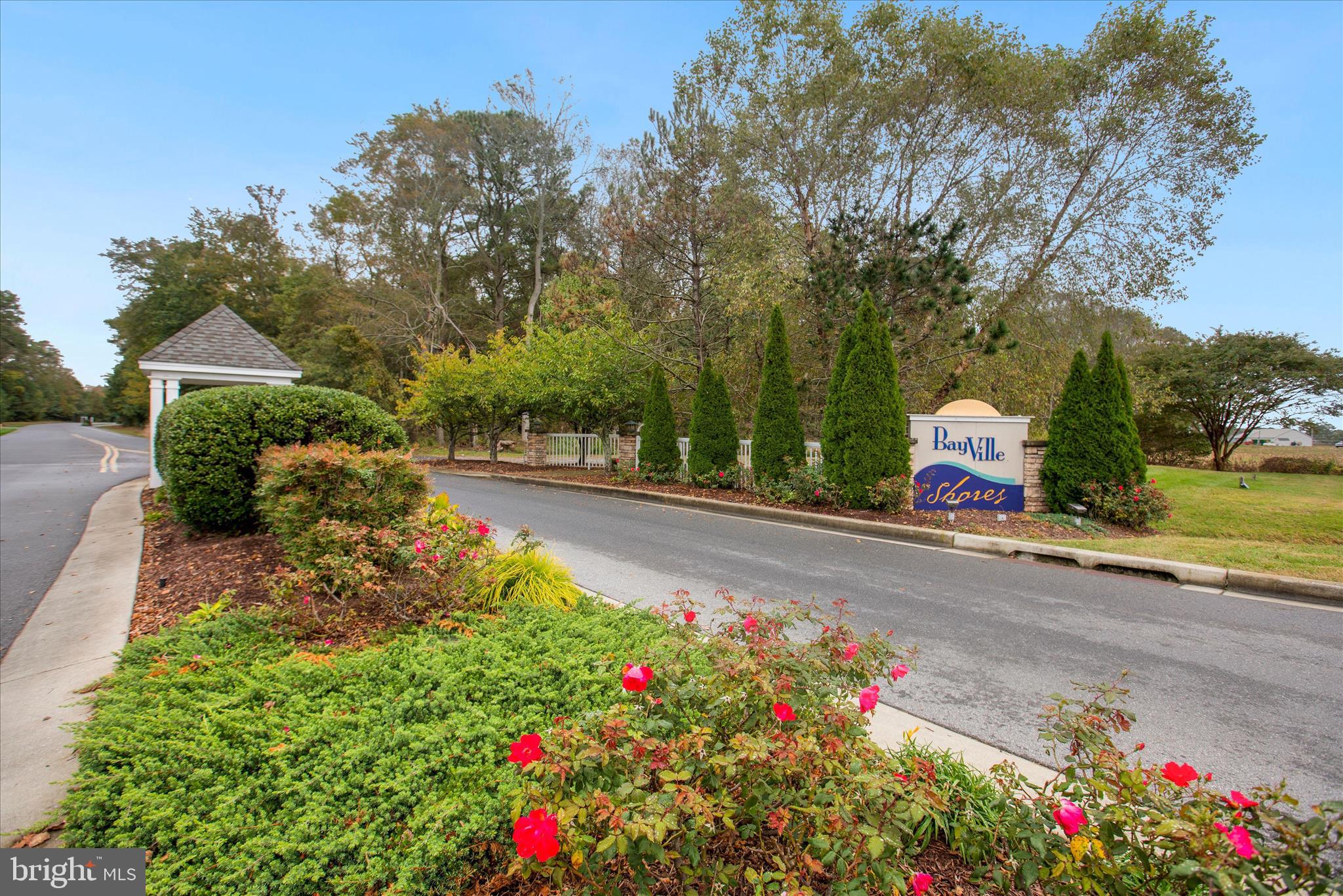 BAYVILLE SHORES - Residential