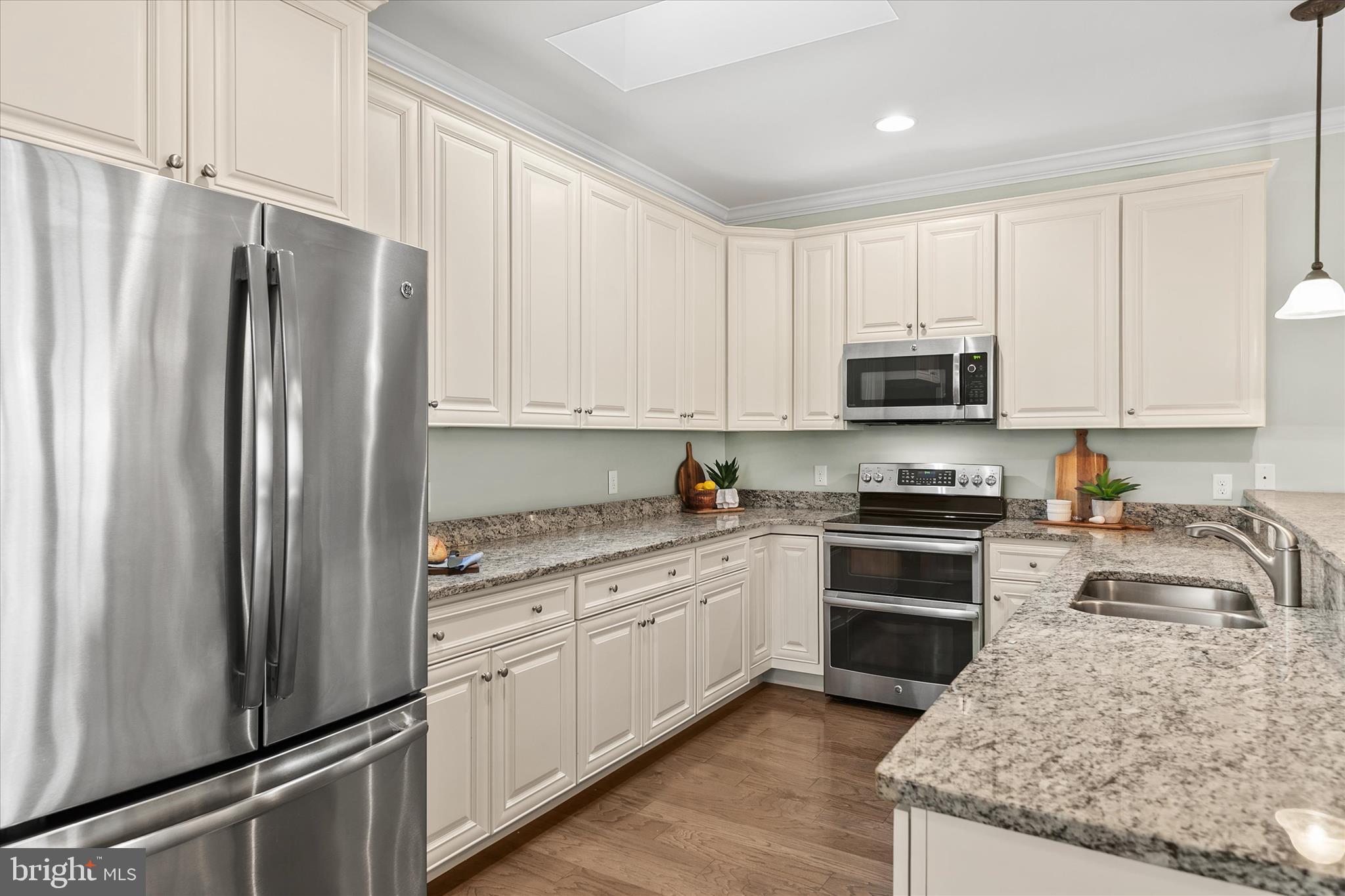 BAYVILLE SHORES - Residential