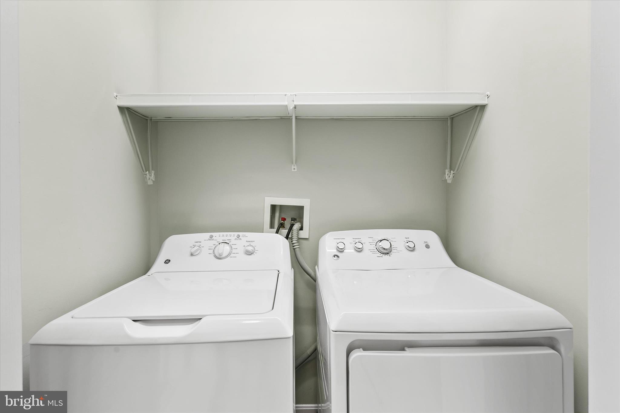 BAYVILLE SHORES - Residential