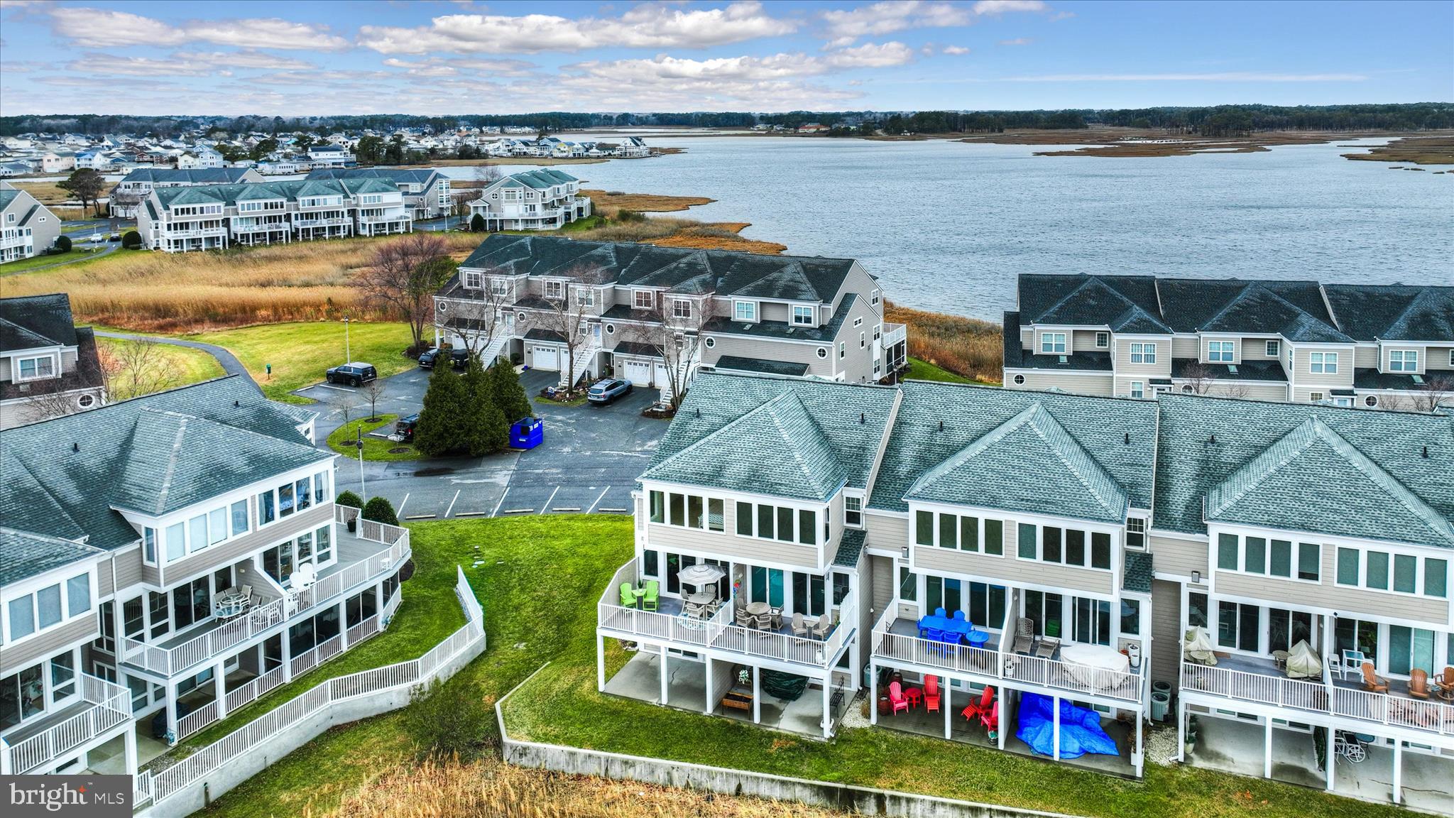 BAYVILLE SHORES - Residential