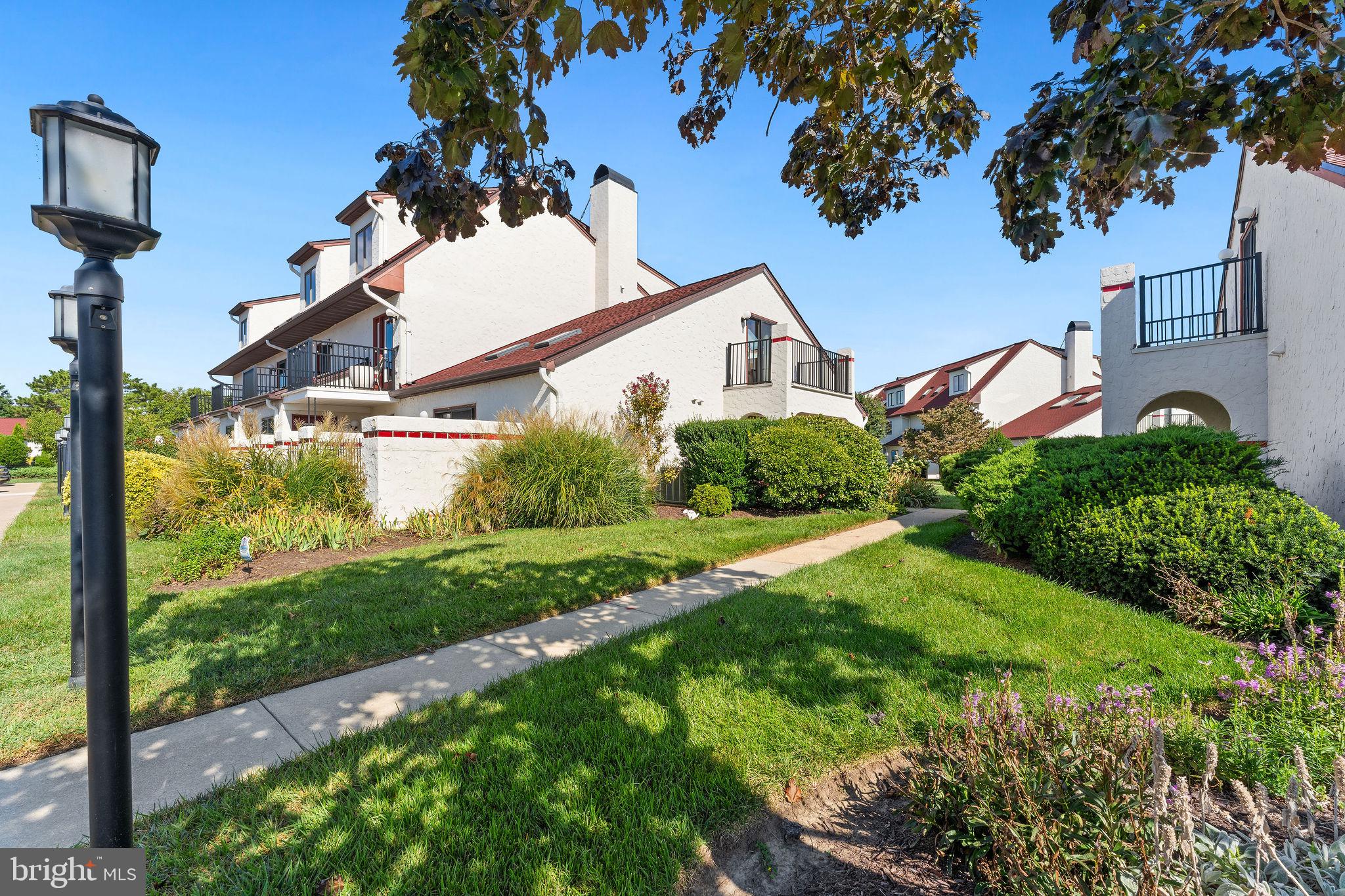 12 QUEEN ANNE WAY J