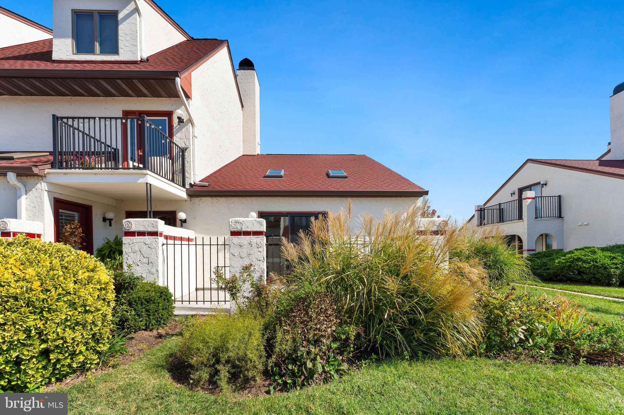12 QUEEN ANNE WAY J