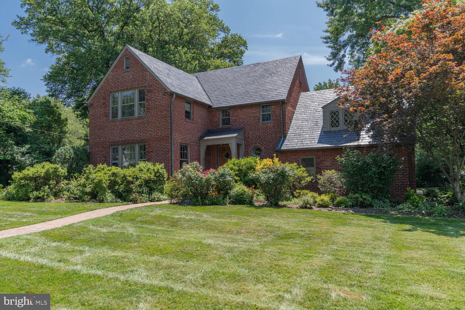 LEE BOULEVARD HEIGHTS - Residential Lease