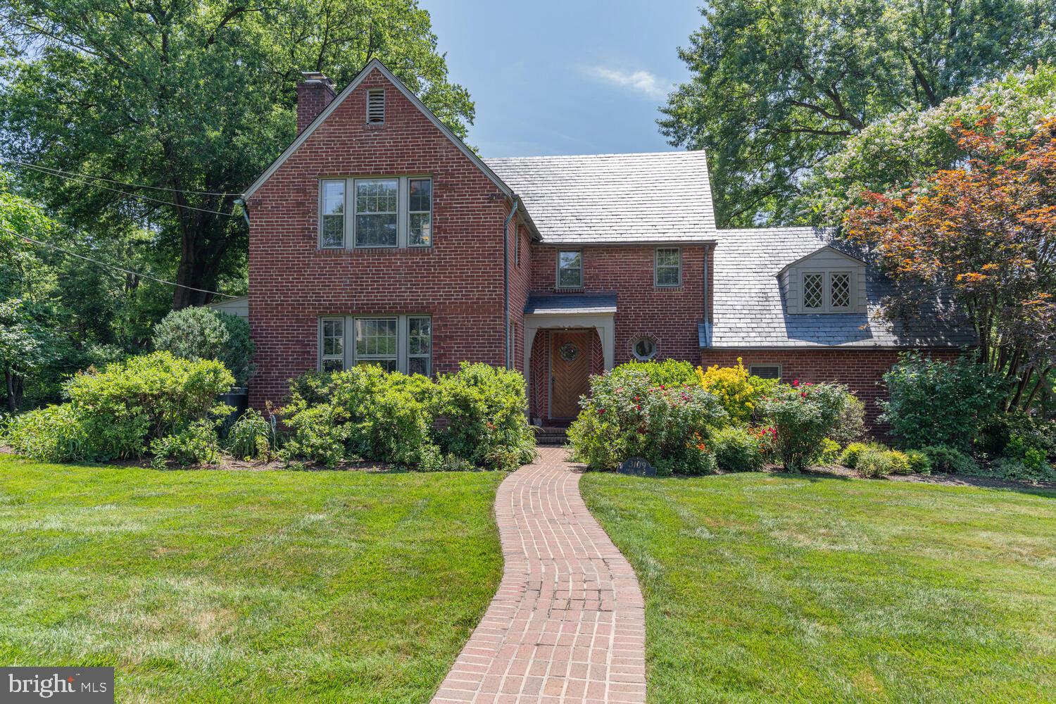 LEE BOULEVARD HEIGHTS - Residential Lease