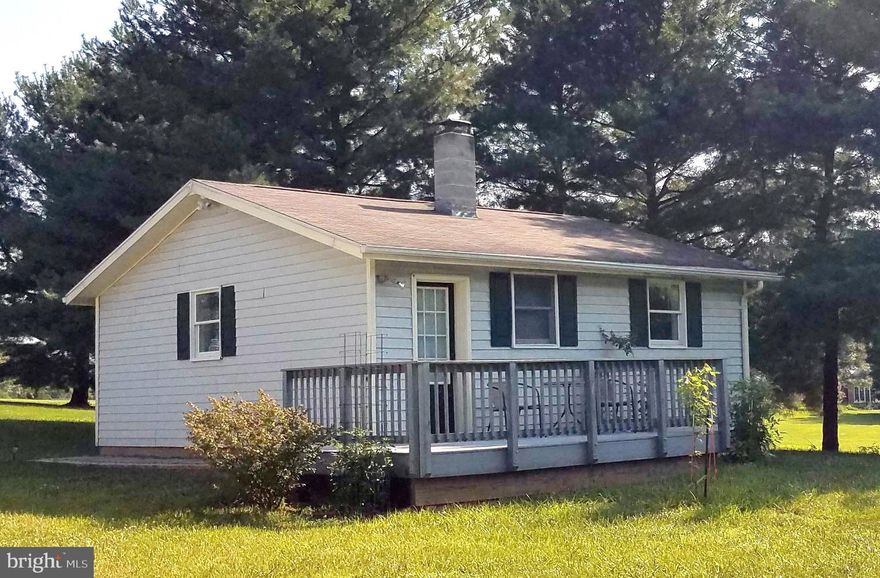 This charming cottage is located on a larger property in a quiet, residential community conveniently located
between Shepherdstown (10 minutes) and Charles Town (10 minutes). Home has one bedroom, one full
bath, a combined living/kitchen room, and a utility room with washer/dryer and storage. There is a deck
overlooking the large private green space. Home is unfurnished. Pet restrictions apply. No drive-by's please. This is a private road.