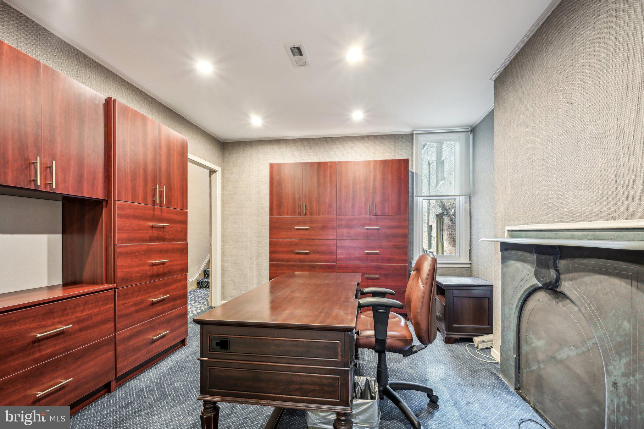 RITTENHOUSE SQUARE - Residential Income
