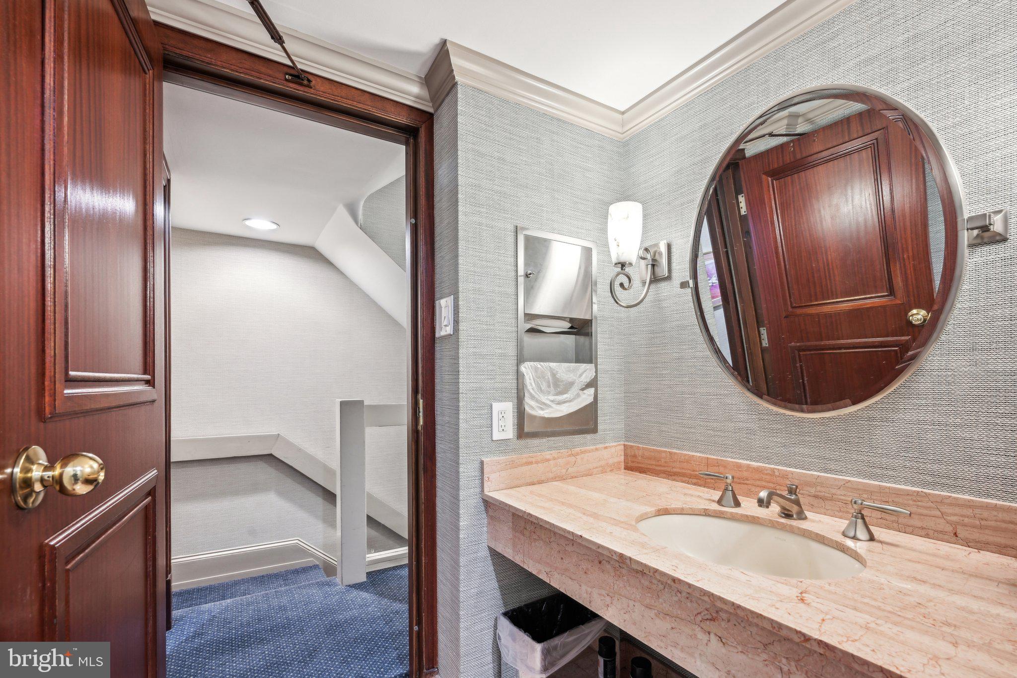 RITTENHOUSE SQUARE - Residential Income