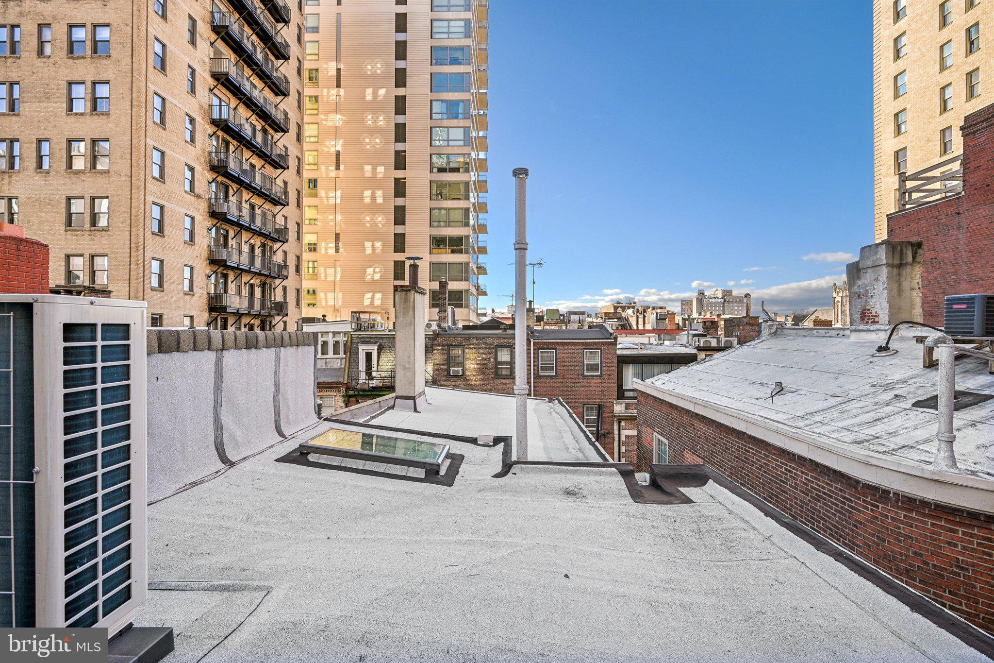 RITTENHOUSE SQUARE - Residential Income