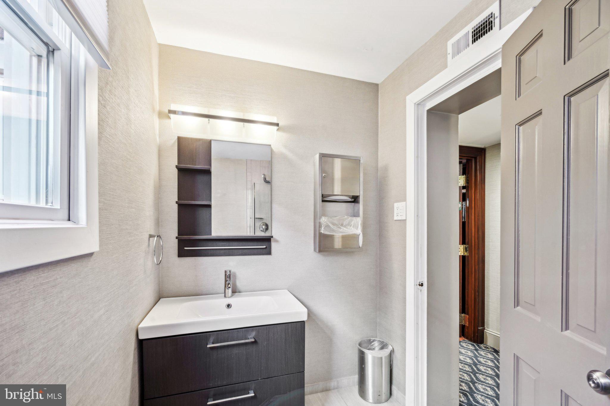 RITTENHOUSE SQUARE - Residential Income
