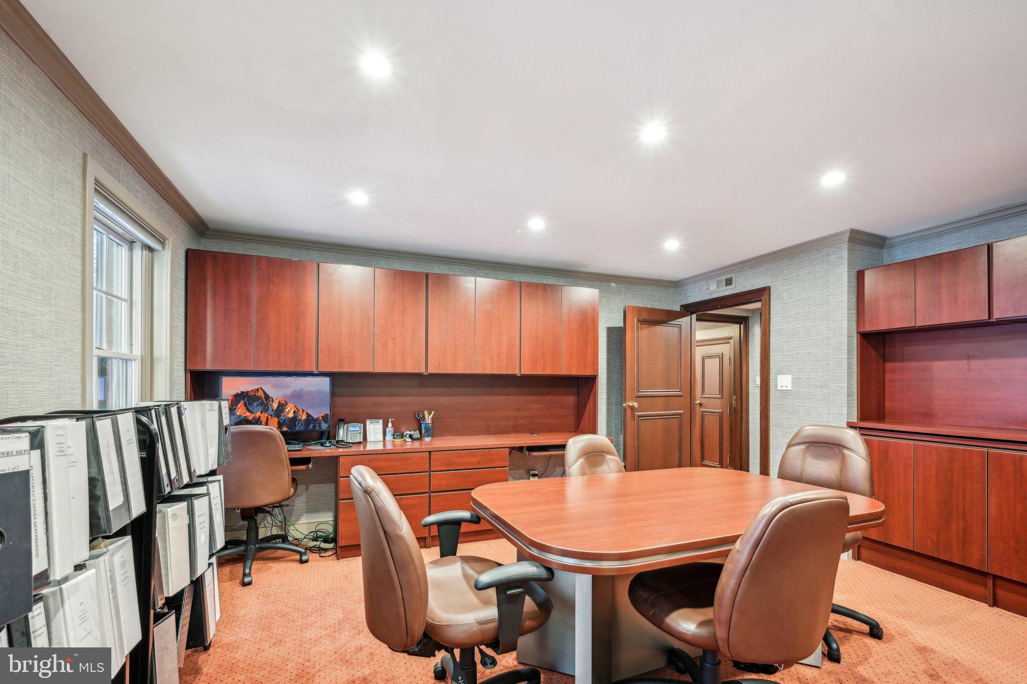 RITTENHOUSE SQUARE - Residential Income