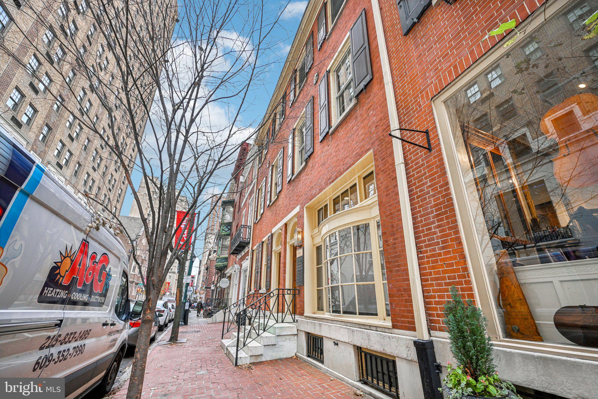 RITTENHOUSE SQUARE - Residential Income