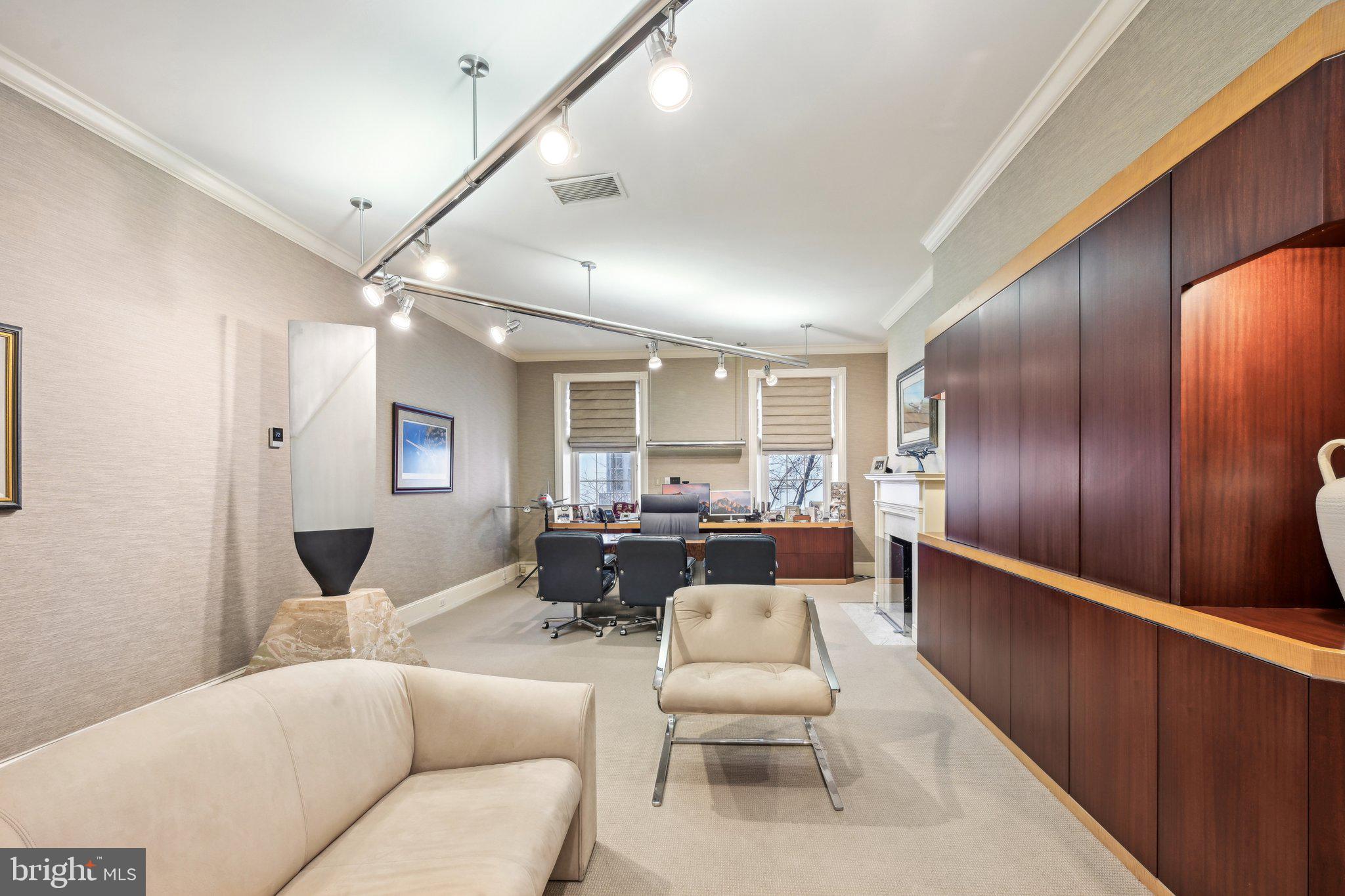 RITTENHOUSE SQUARE - Residential Income