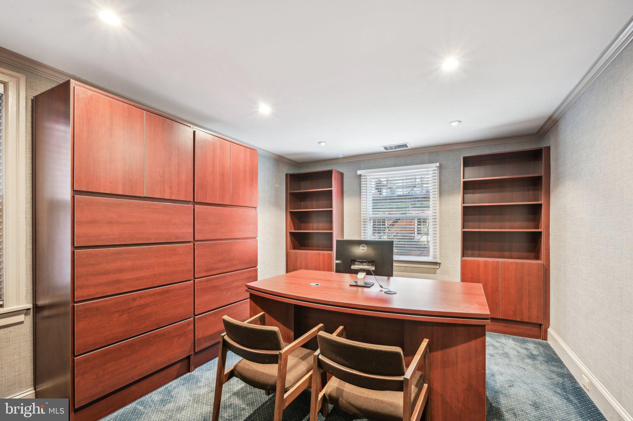 RITTENHOUSE SQUARE - Residential Income