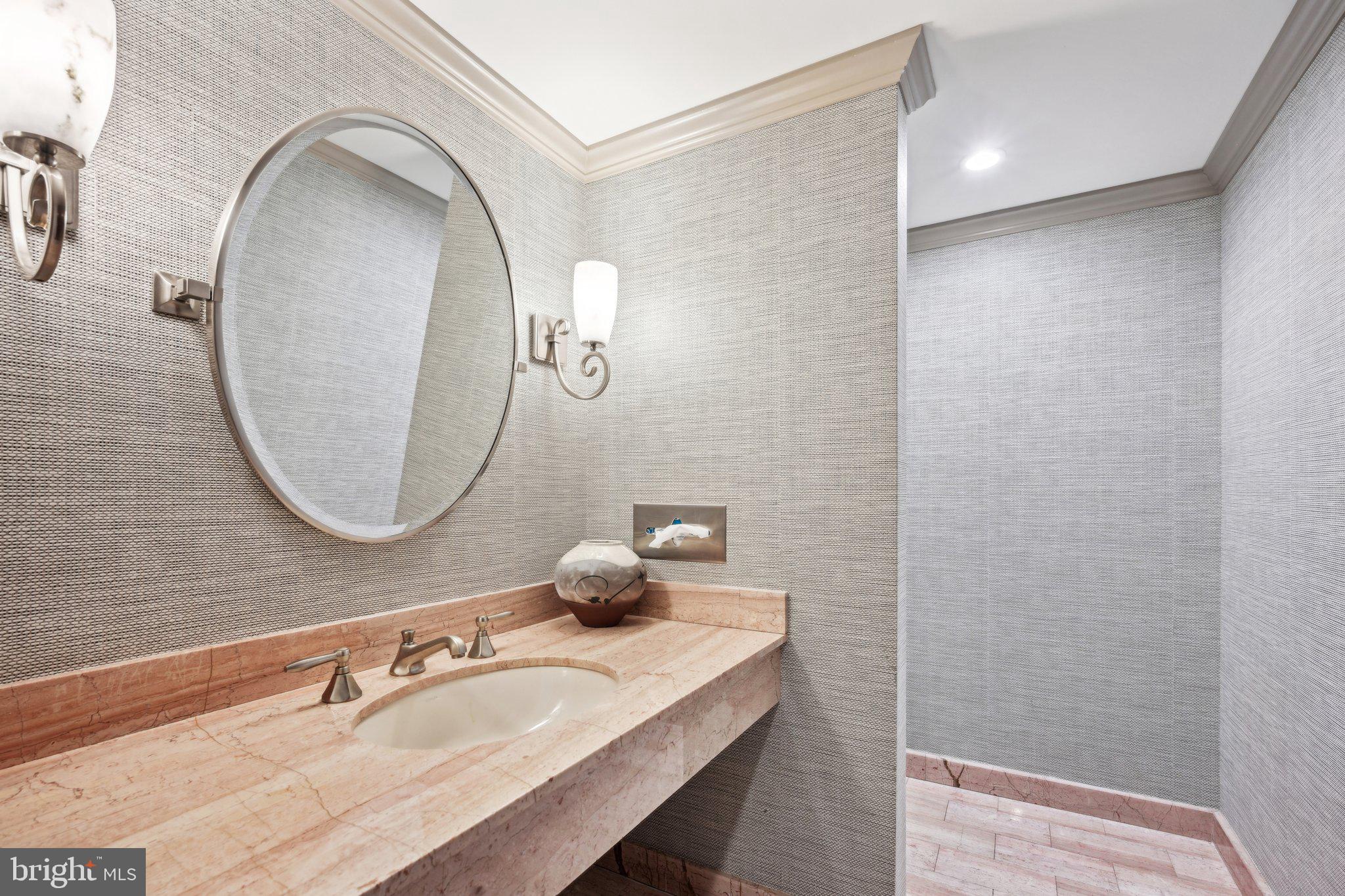 RITTENHOUSE SQUARE - Residential Income