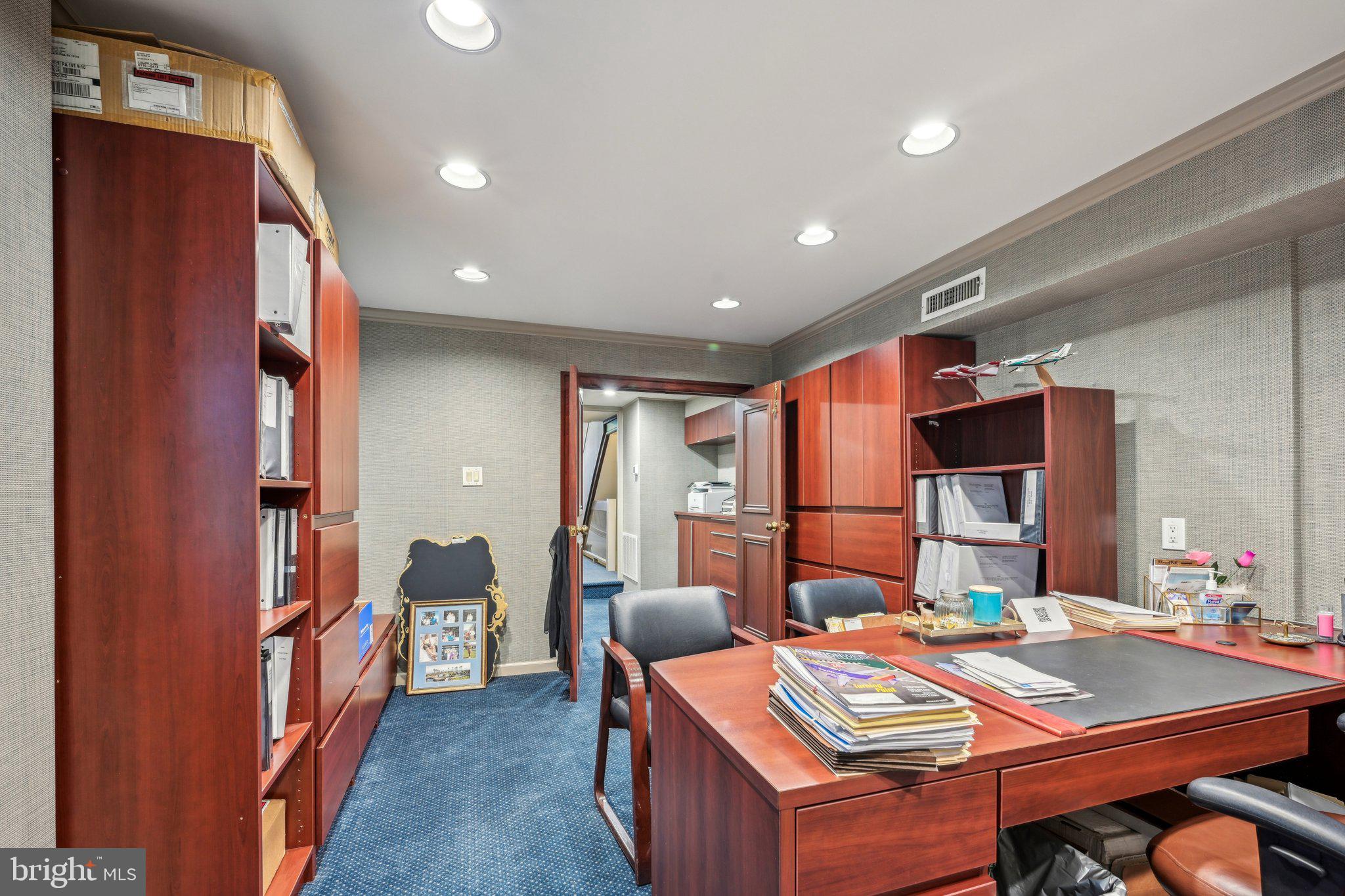 RITTENHOUSE SQUARE - Residential Income