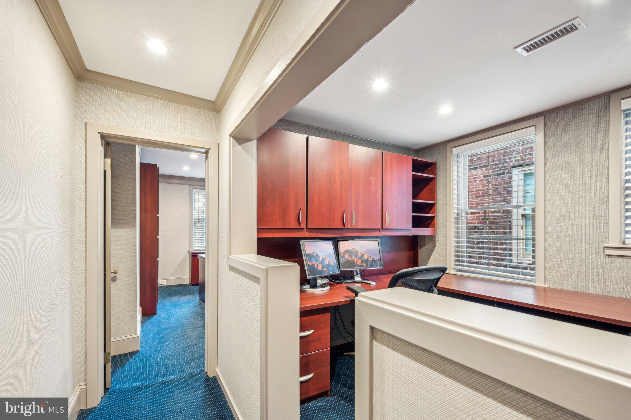 RITTENHOUSE SQUARE - Residential Income