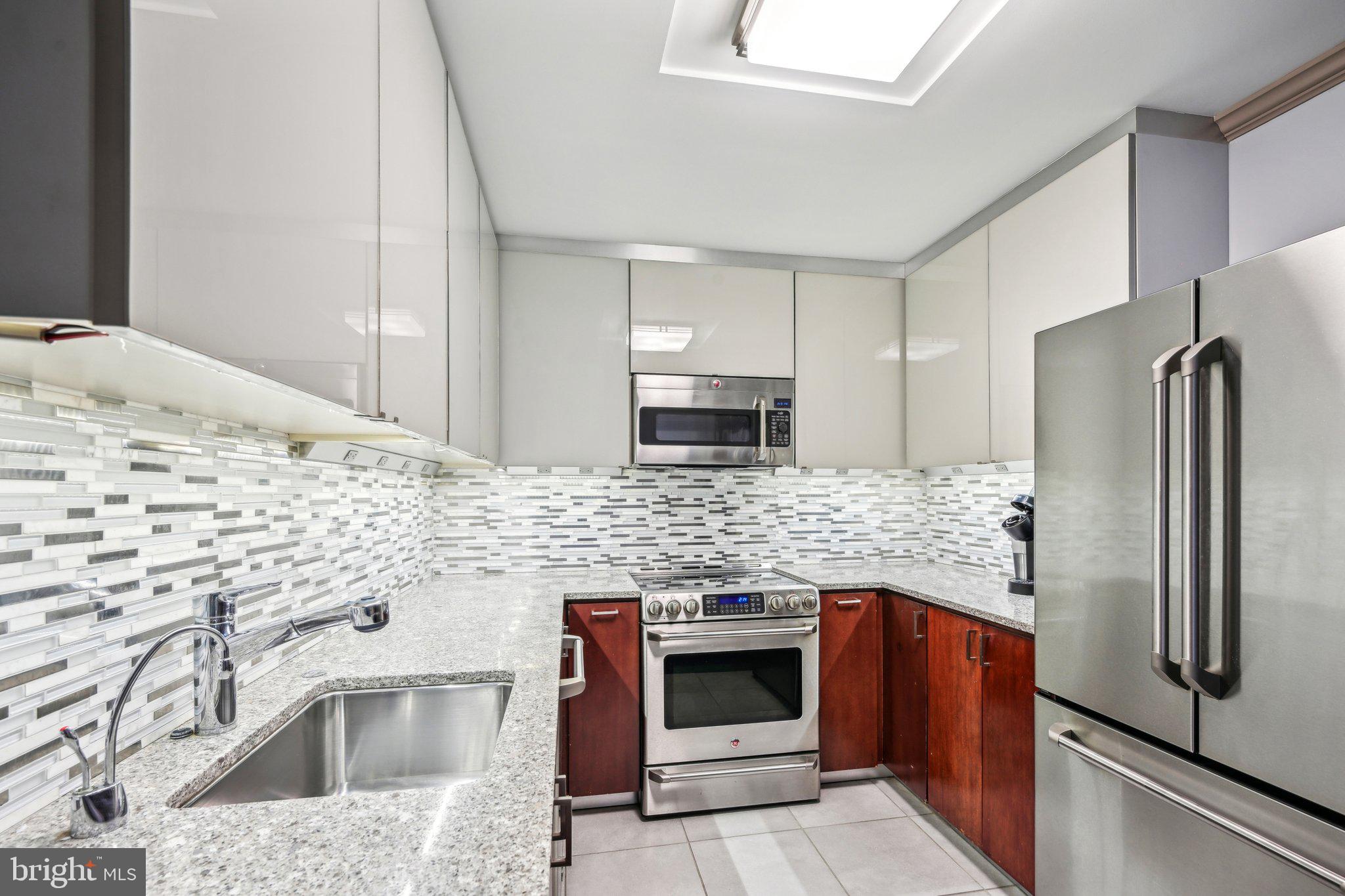RITTENHOUSE SQUARE - Residential Income