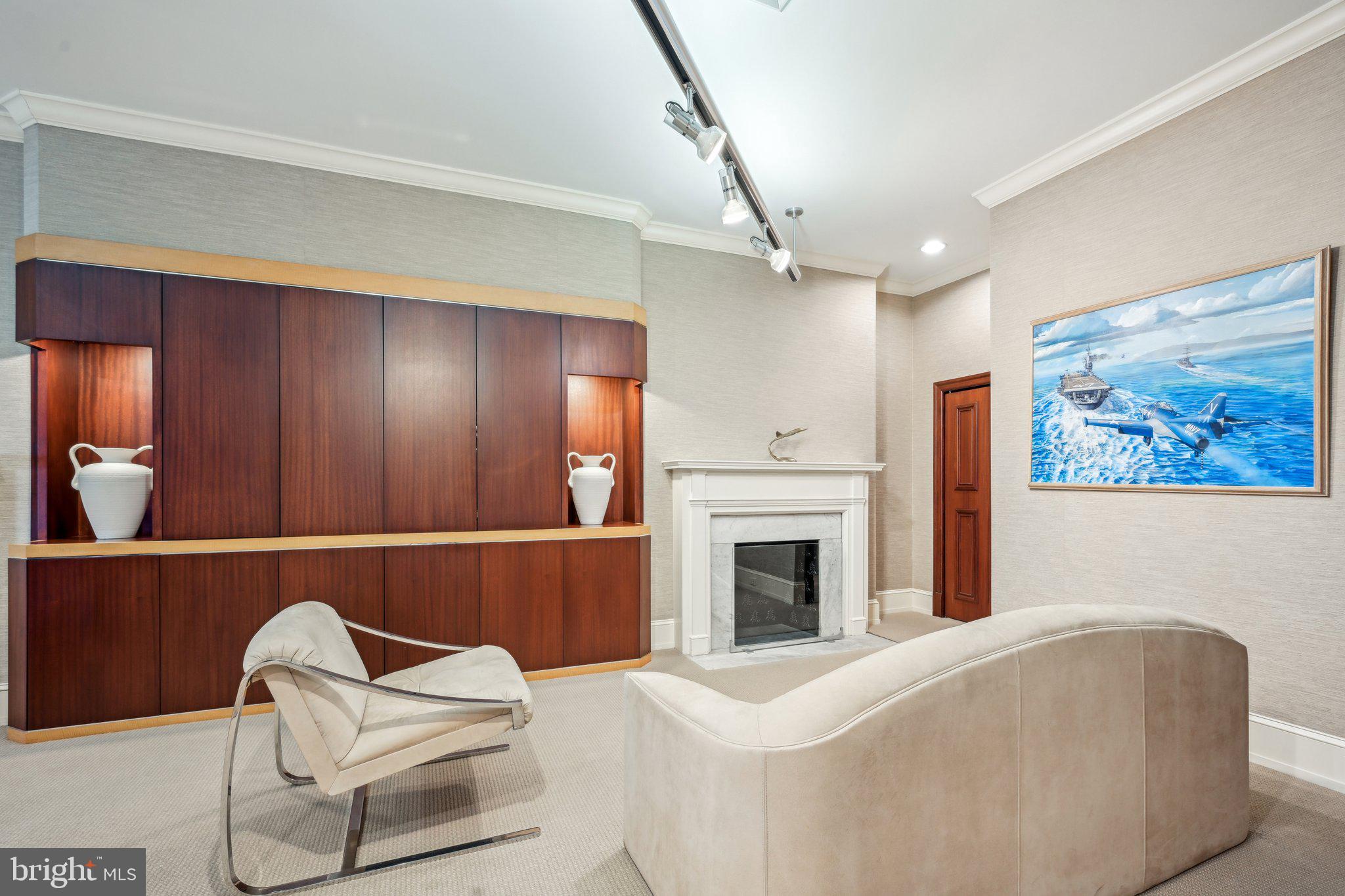 RITTENHOUSE SQUARE - Residential Income
