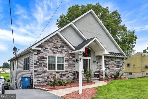 Photo of 223 Colebrook Road, ELIZABETHTOWN, PA 17022 (MLS # PALA2071220)