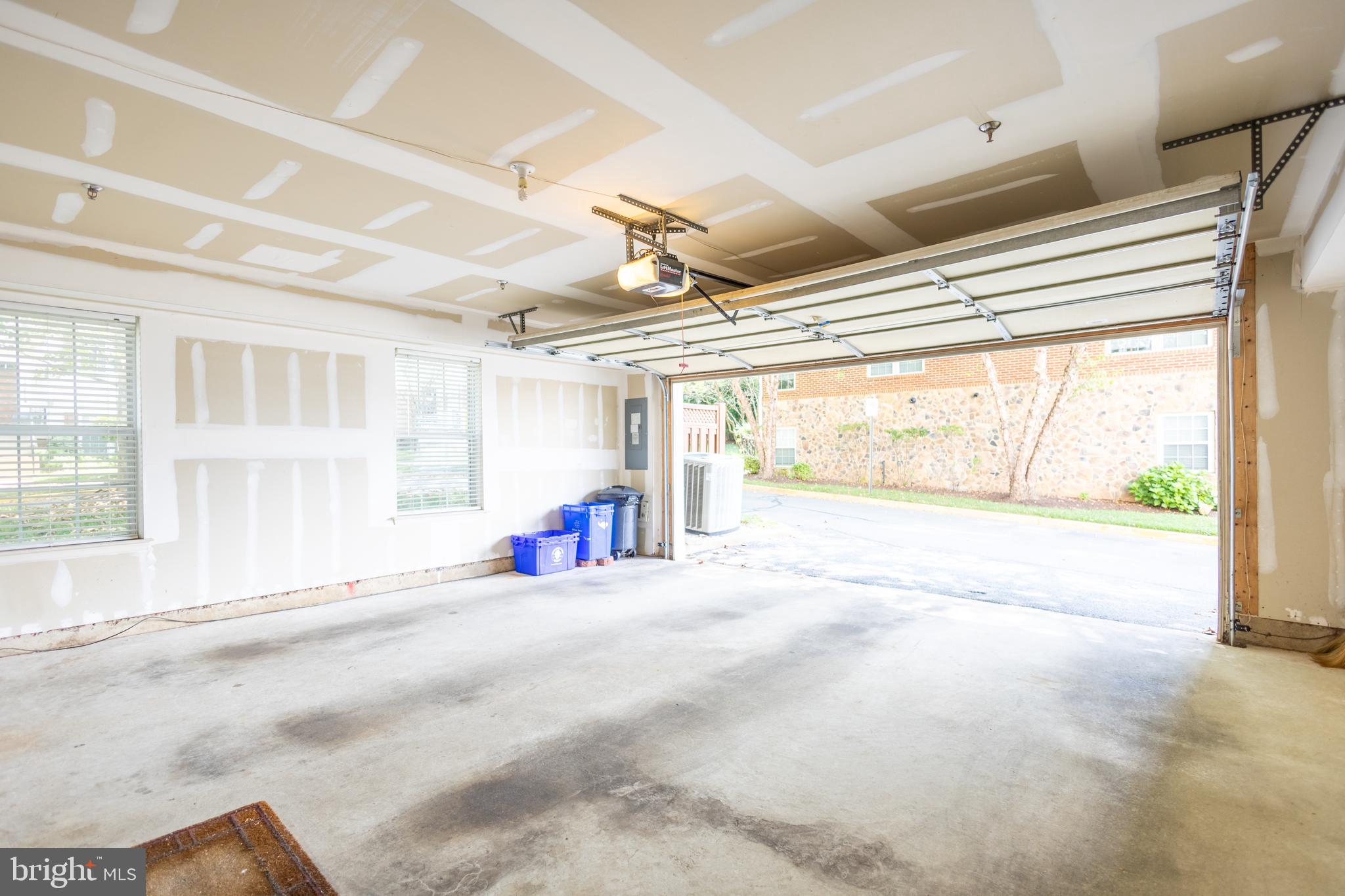 DERWOOD - Residential Lease