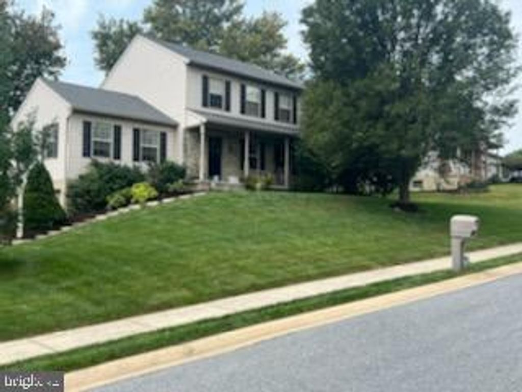 Photo of 39 HEMLOCK DR, LANCASTER, PA 17602 (MLS # PALA2030178)