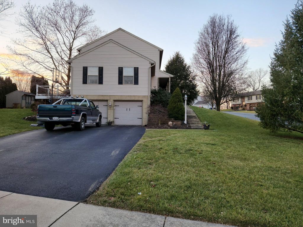 Photo of 39 HEMLOCK DR, LANCASTER, PA 17602 (MLS # PALA2030178)