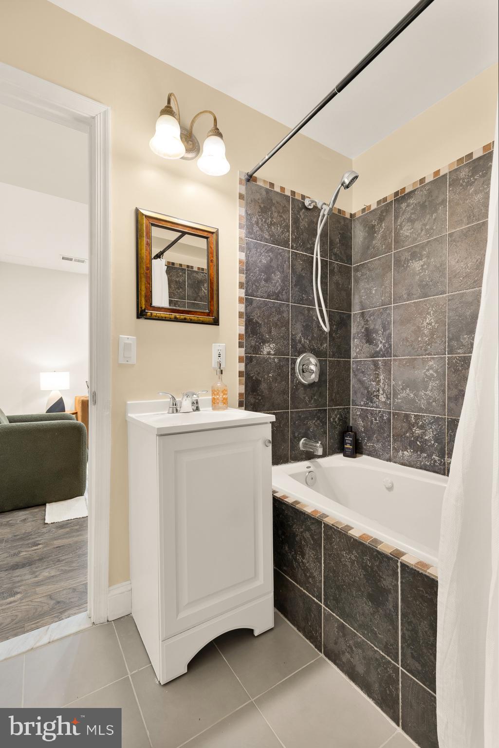 PINEWOOD GREENS - Residential