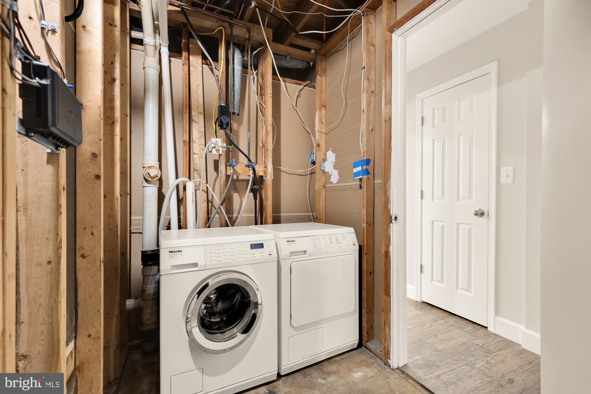 PINEWOOD GREENS - Residential